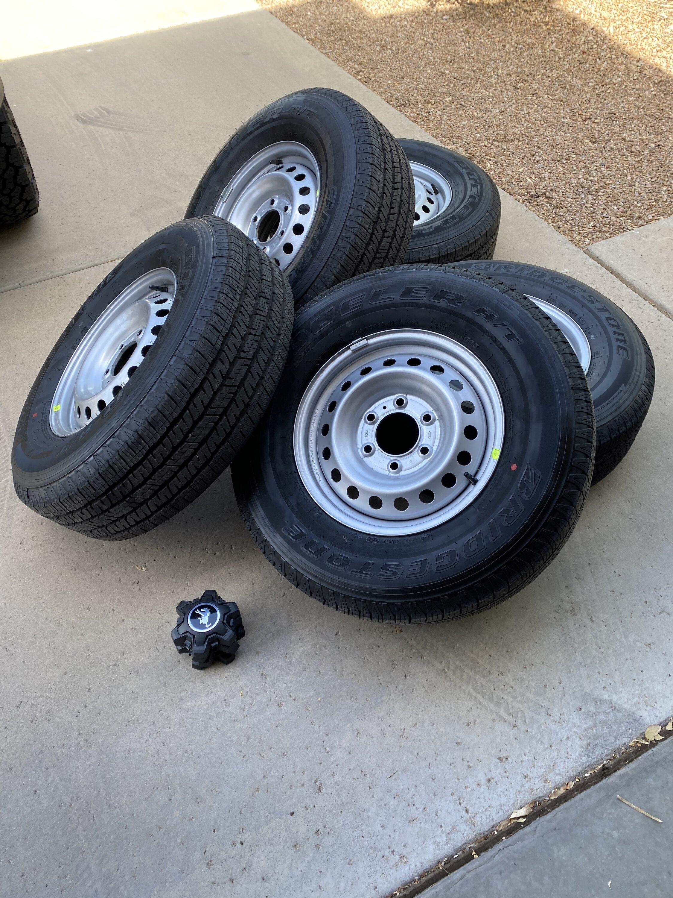 Ford Bronco Base wheels and tires 689FFB9D-21A6-45FC-B54D-E659E7EB1164