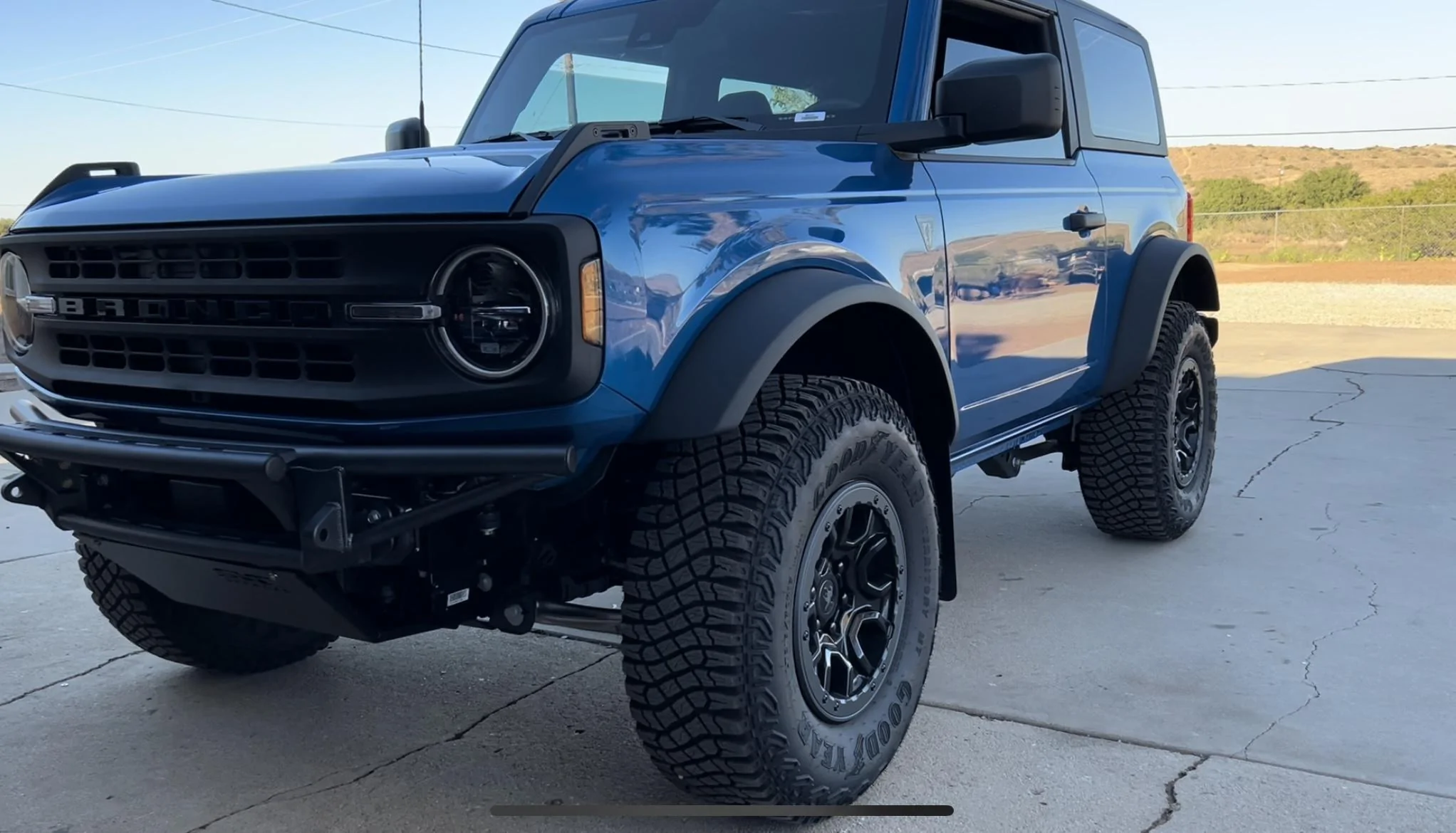 Ford Bronco 2-door desert runner Bronco w/ custom tire carrier 70F77CAB-6E46-4303-BAA7-9FE717771CE5
