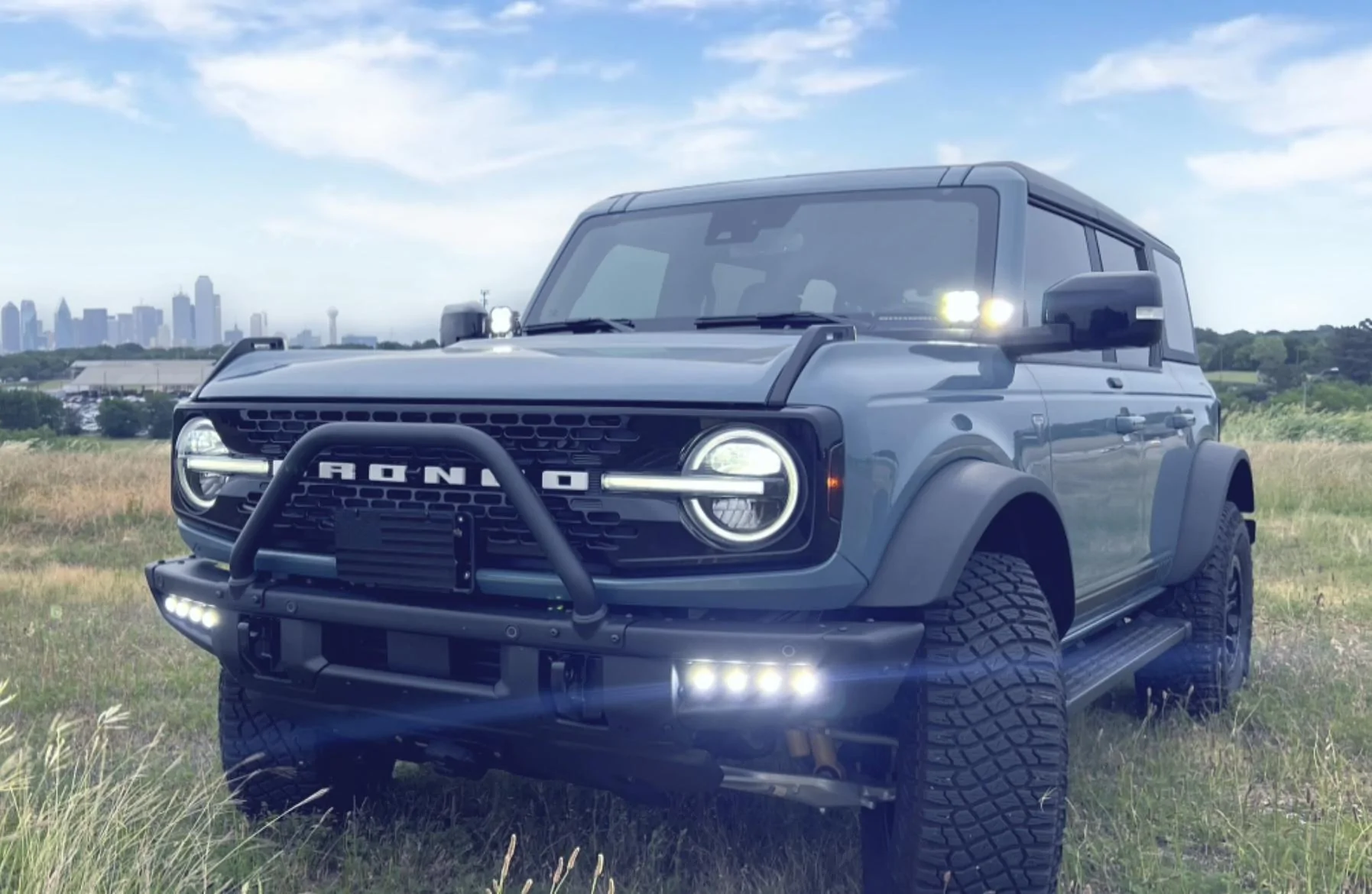 Ford Bronco Fog light/ditch light choice IMG_6401