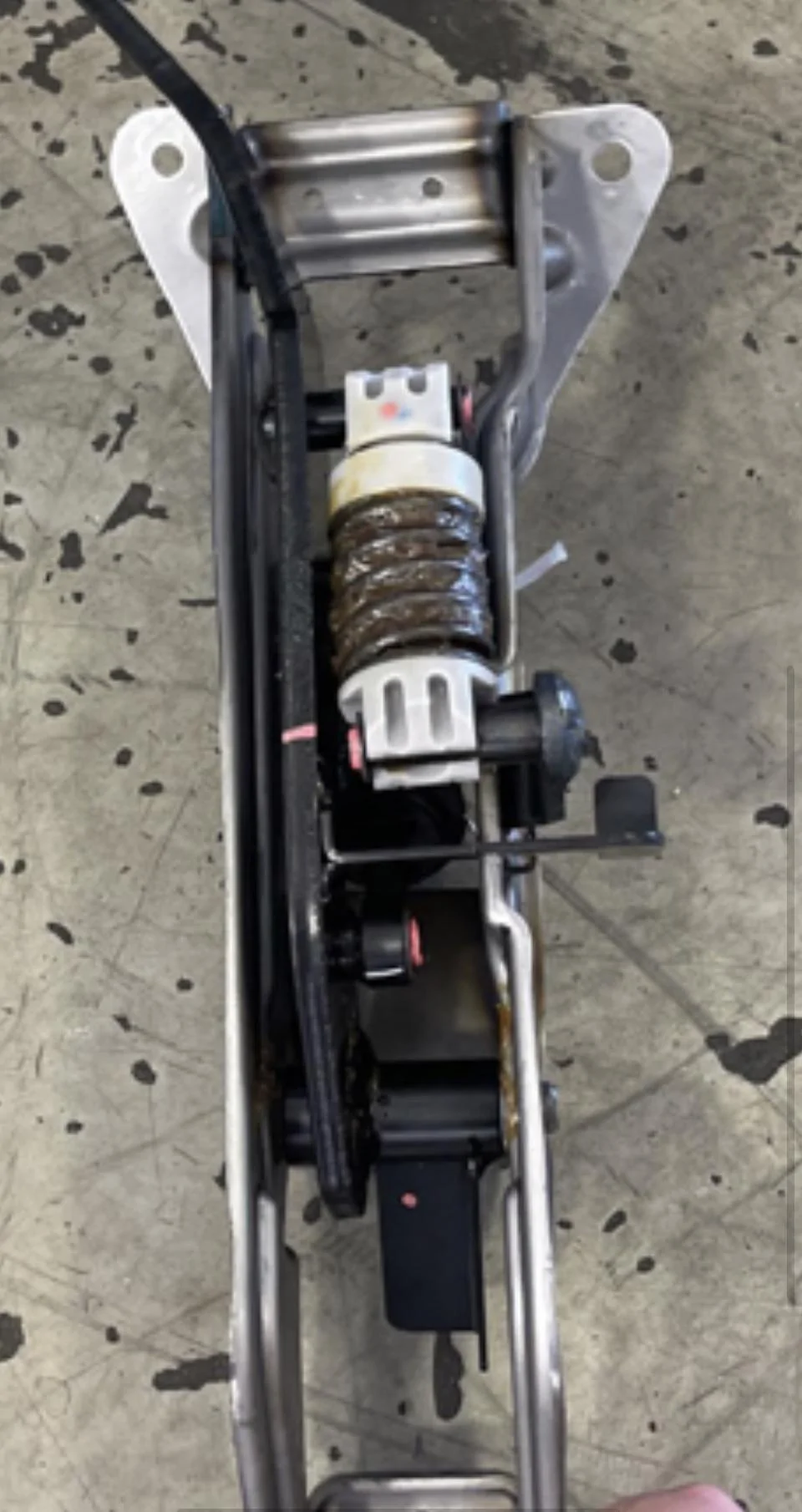 Ford Bronco Is clutch pedal spring assisted? 2FF6CD74-252D-43DE-B4D8-288F12293722