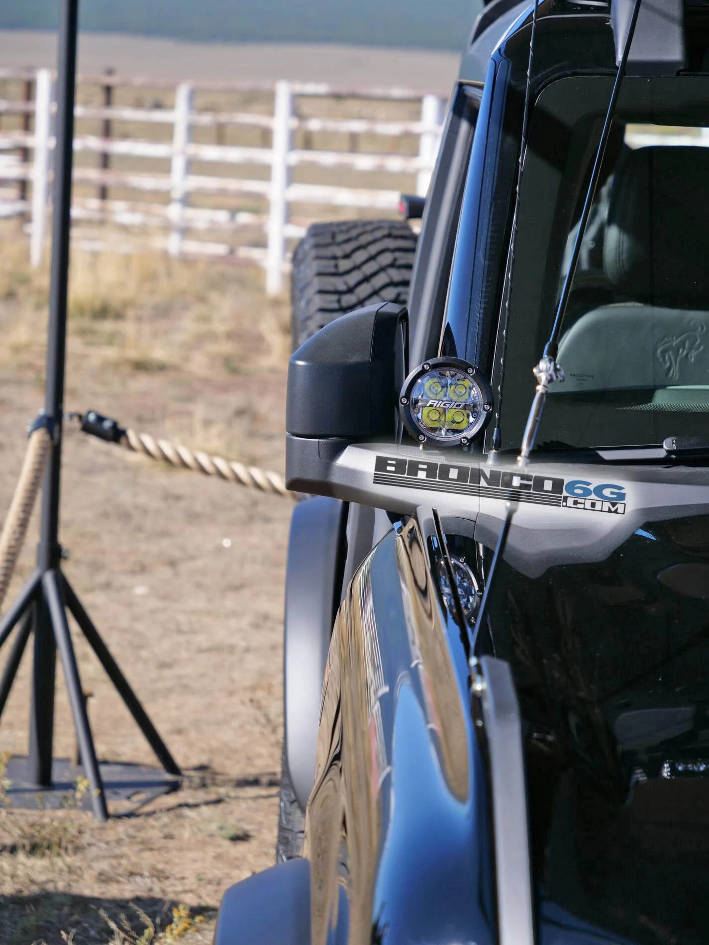 Ford Bronco Folded Bronco mirrors are narrower than fender flares (first pics) 2021 Ford Bronco mirrors folded
