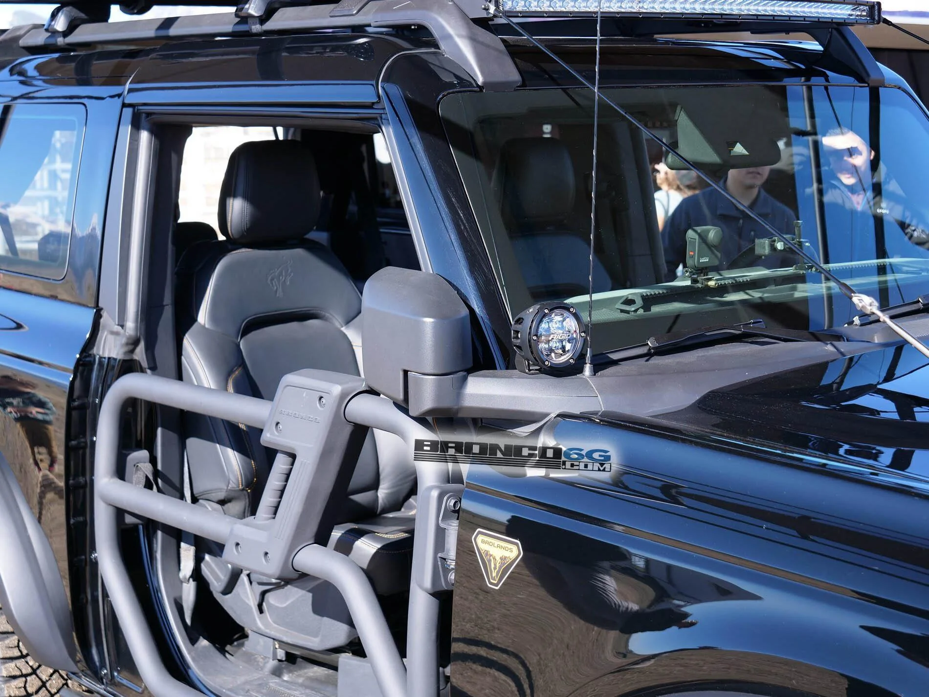 Ford Bronco Folded Bronco mirrors are narrower than fender flares (first pics) 2021 Ford Bronco mirrors folded 2
