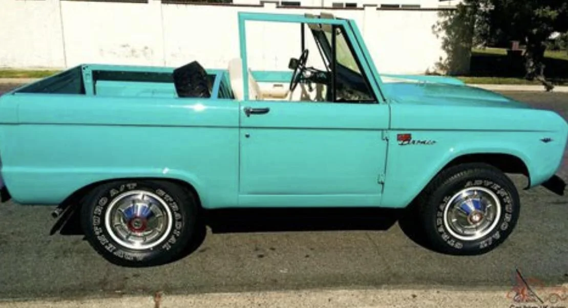 Ford Bronco Torquoise 2 door Bronco 9FA8F973-3CA6-4E3C-AF9C-FE888BD656BD