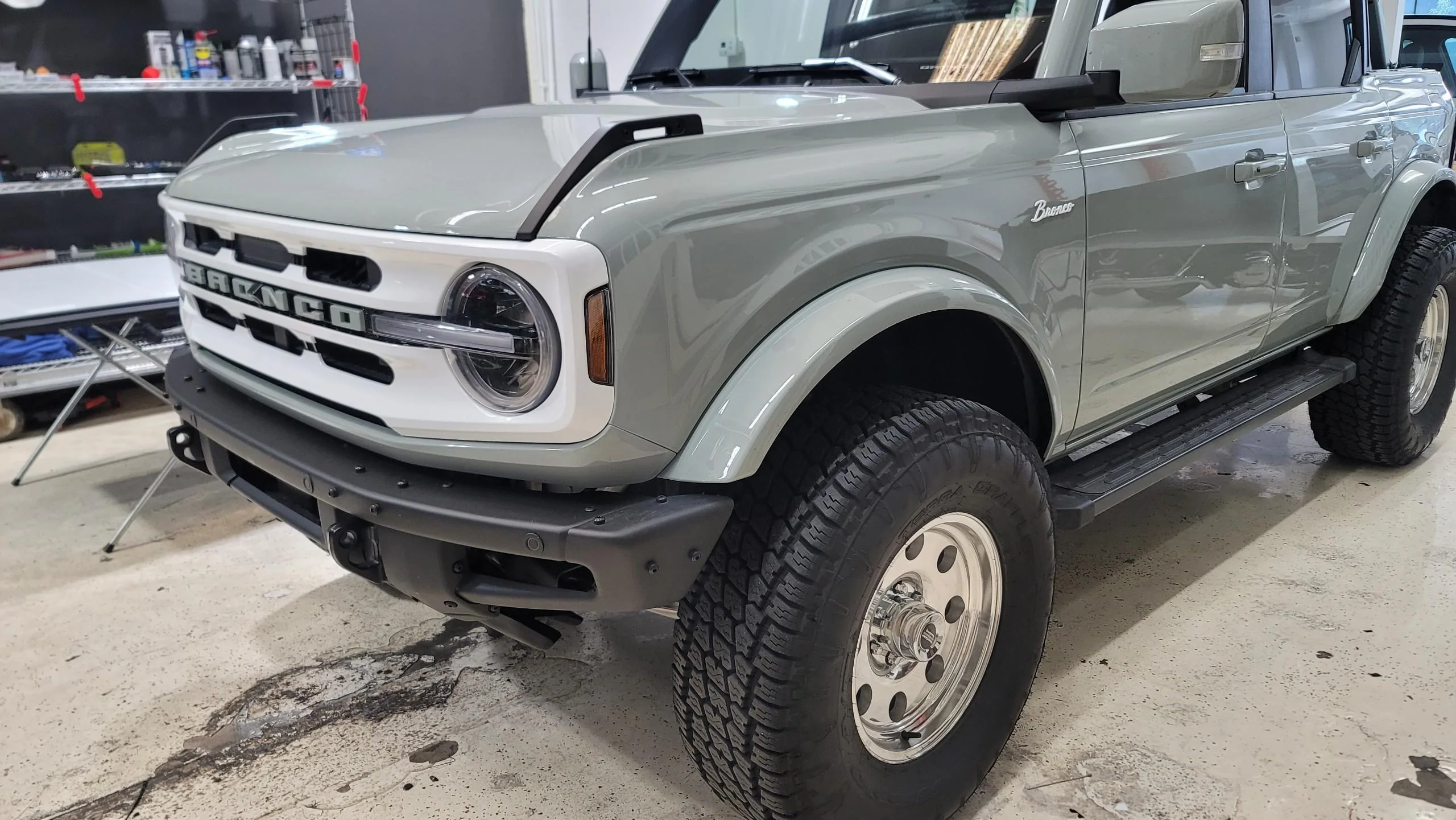 Ford Bronco Retro Build Outerbanks Bronco featuring white roof, grill, stripes 1657557702603