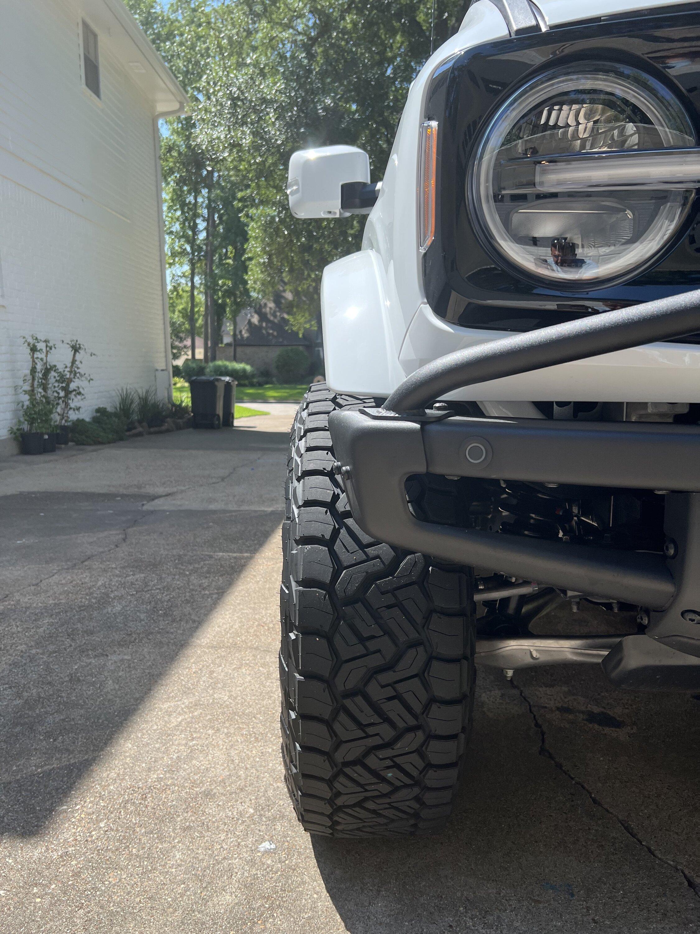 Ford Bronco outer banks wheels / help 4