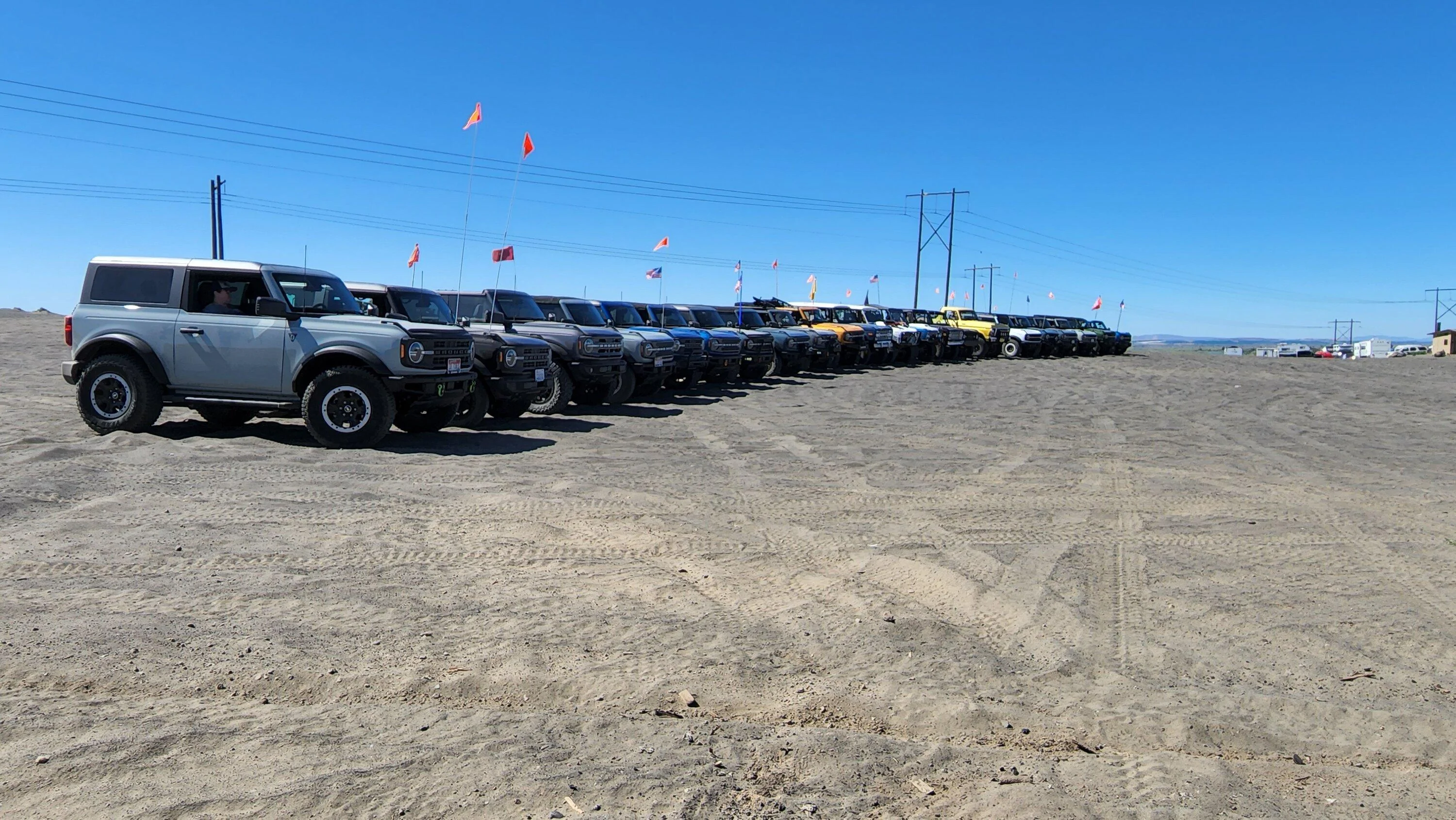 Ford Bronco 🏞 Tricky Dick & 66GT on Naches Trail + Inland Bronco Meet at Moses Lake Dunes 20220716_103428