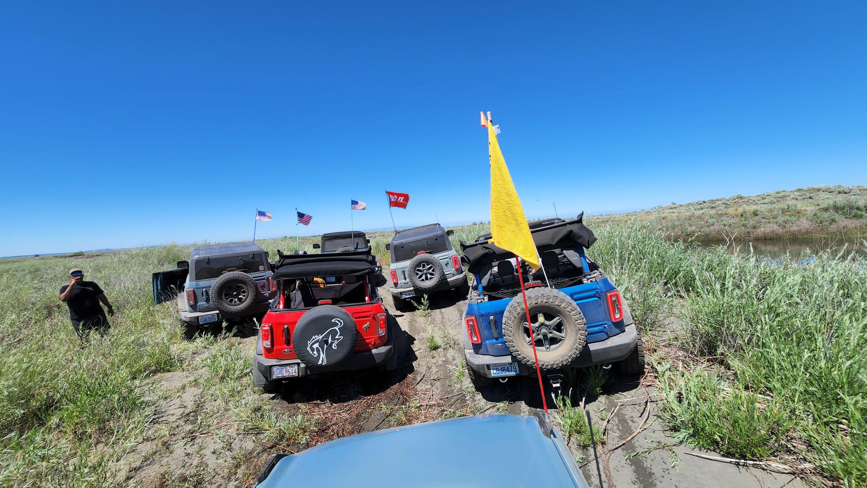 Ford Bronco 🏞 Tricky Dick & 66GT on Naches Trail + Inland Bronco Meet at Moses Lake Dunes 20220716_114510