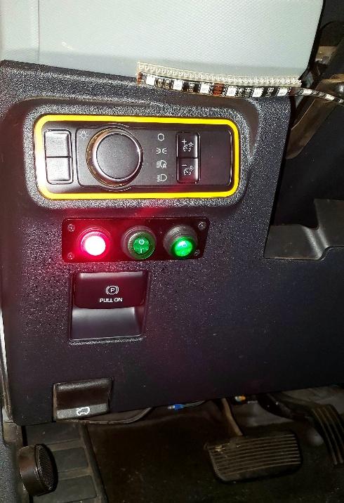 Ford Bronco Additional switch panel mounted in dash for Rockslide Engineering Step Up Bars with Door Delete Kit 20220717_230546_resized