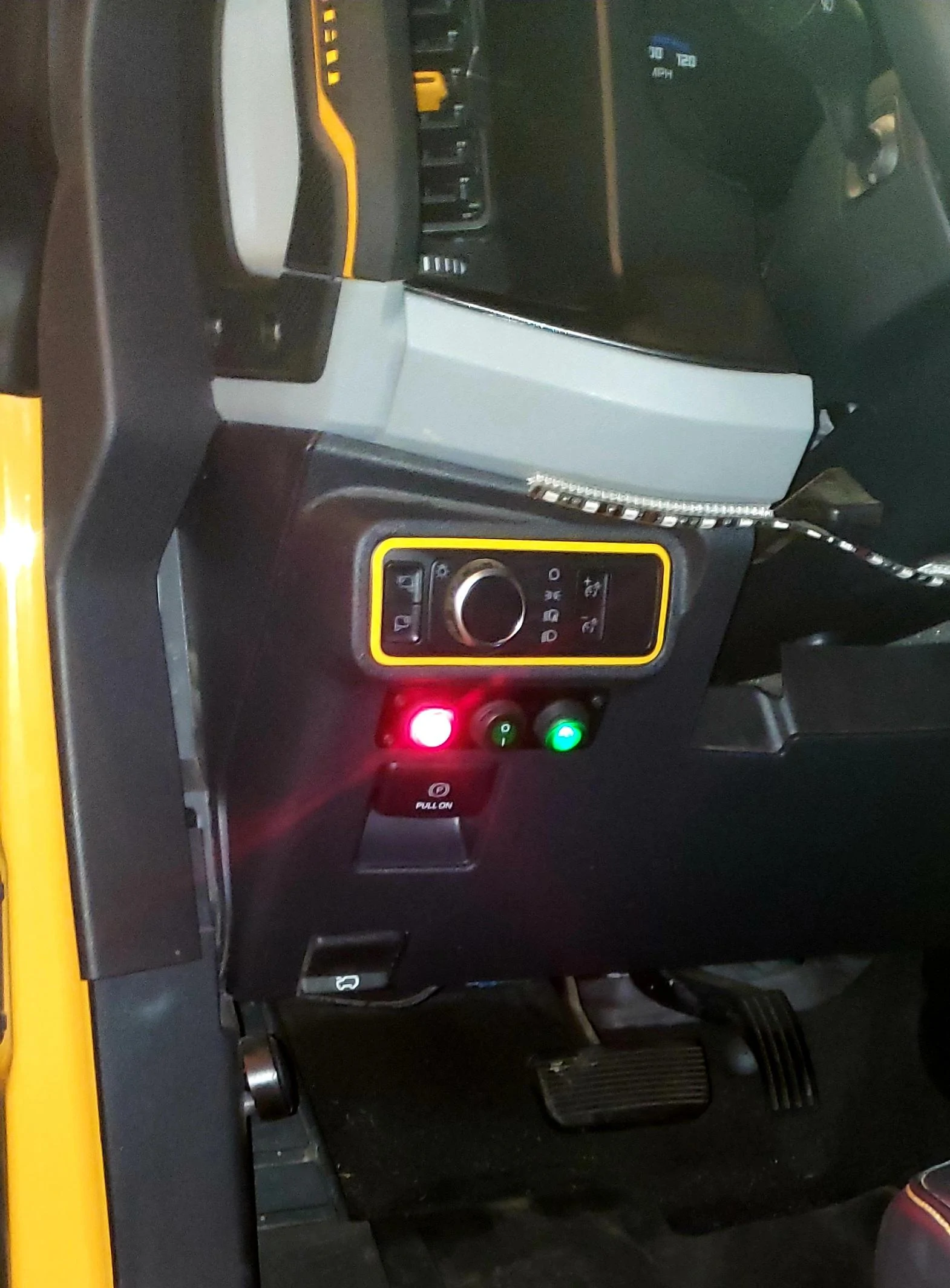 Ford Bronco Additional switch panel mounted in dash for Rockslide Engineering Step Up Bars with Door Delete Kit 20220717_223038