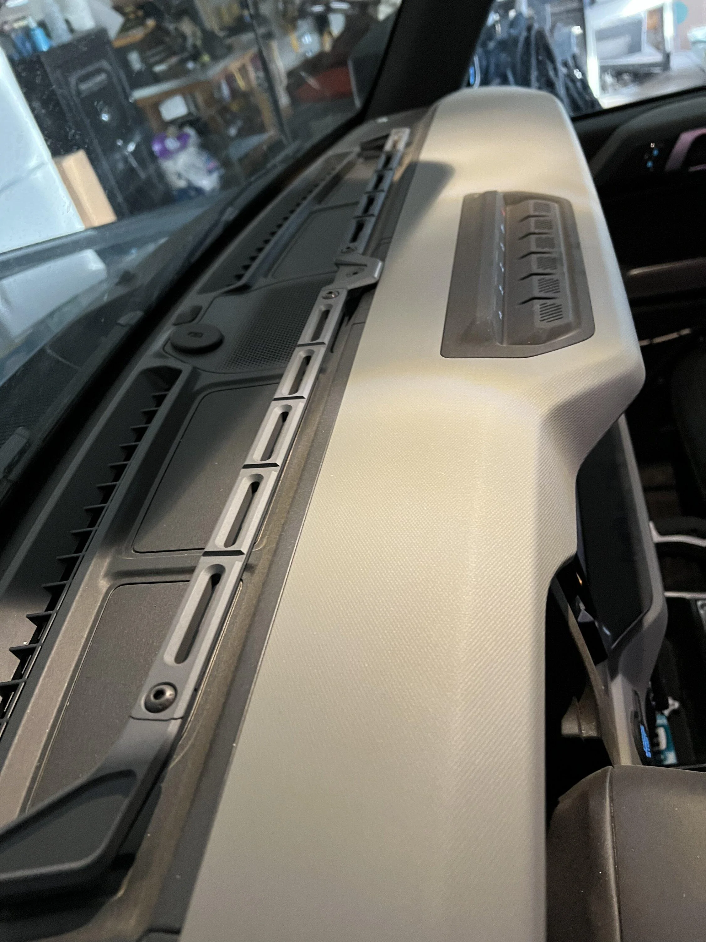 Ford Bronco BYOD rail from AR 84457098-F119-4A12-9293-C5106D75D38D