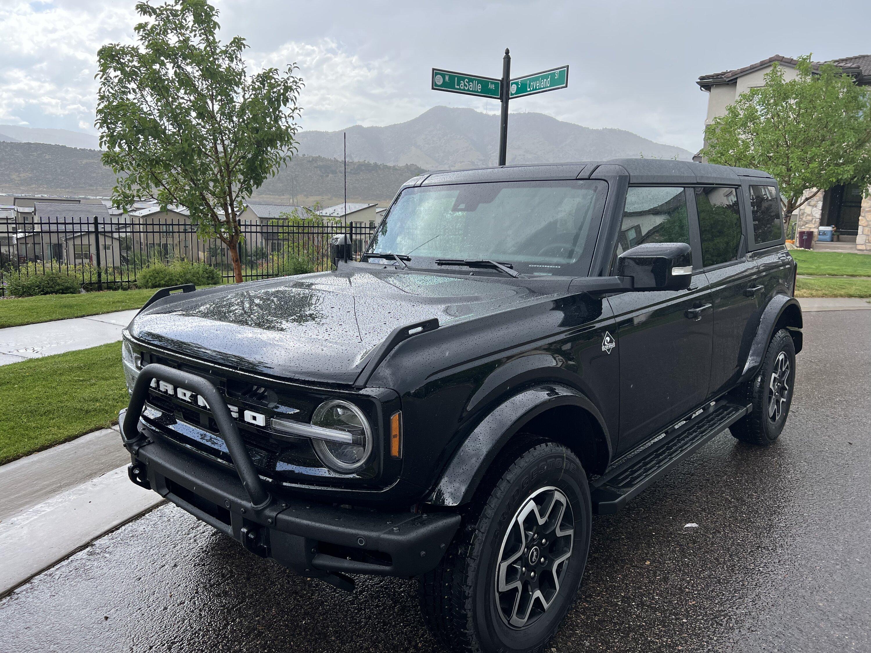 Ford Bronco SHADOW BLACK Bronco Club 4C17A010-DF79-4571-A775-60ED6583CEEA