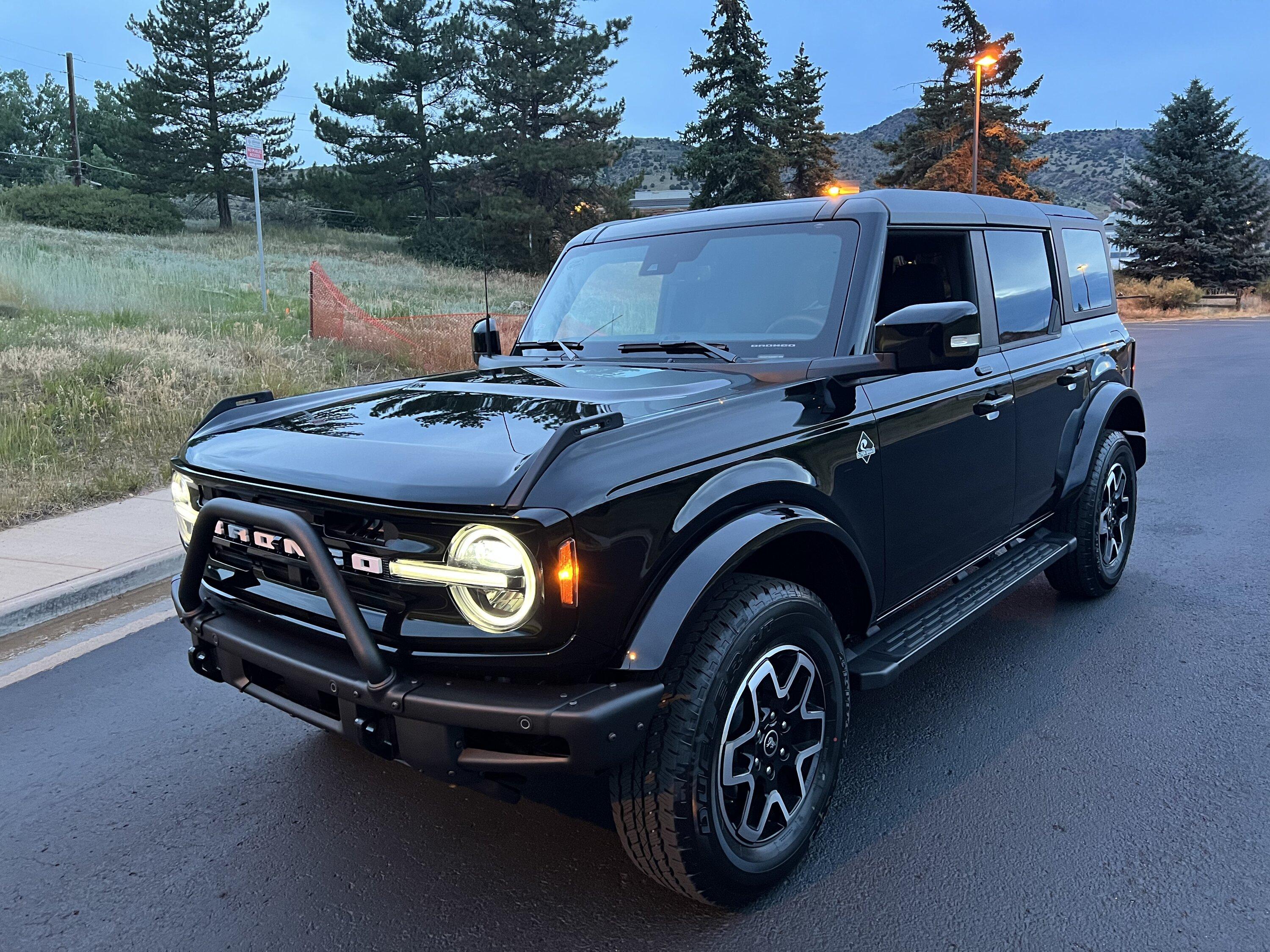Ford Bronco SHADOW BLACK Bronco Club 25C851C0-DAAE-4646-B936-B994070B1685