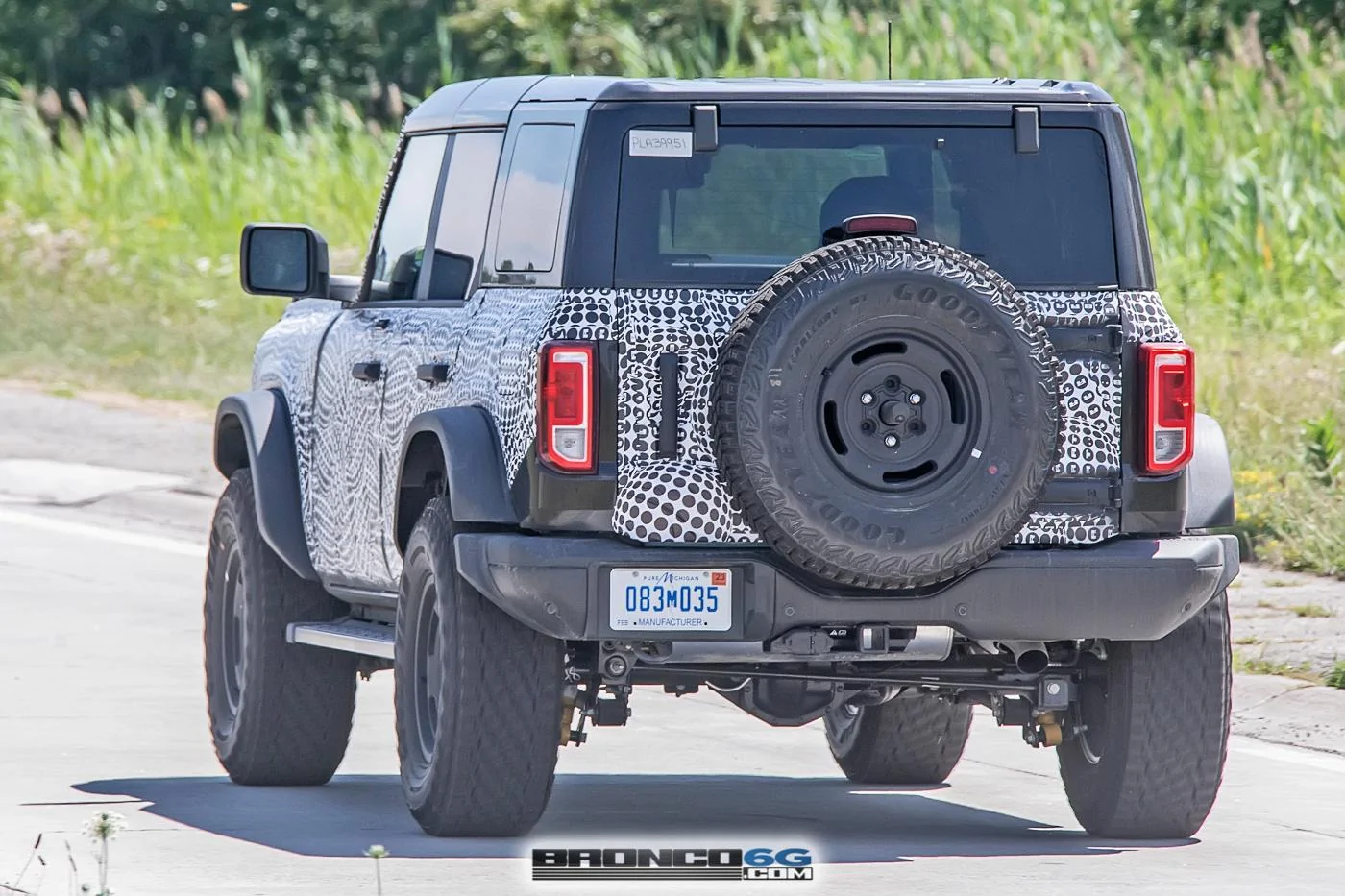 Ford Bronco Bronco Heritage Edition Spied Wearing MOD Top, Squared Flares, Retro Grille, Robins Egg Blue! 2023-bronco-heritage-edition-prototypes-7