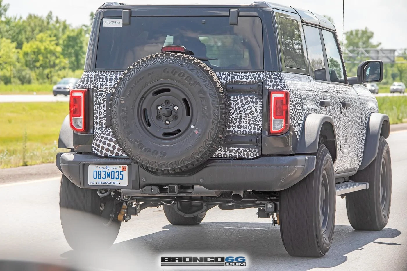 Ford Bronco Bronco Heritage Edition Spied Wearing MOD Top, Squared Flares, Retro Grille, Robins Egg Blue! 2023-bronco-heritage-edition-prototypes-8