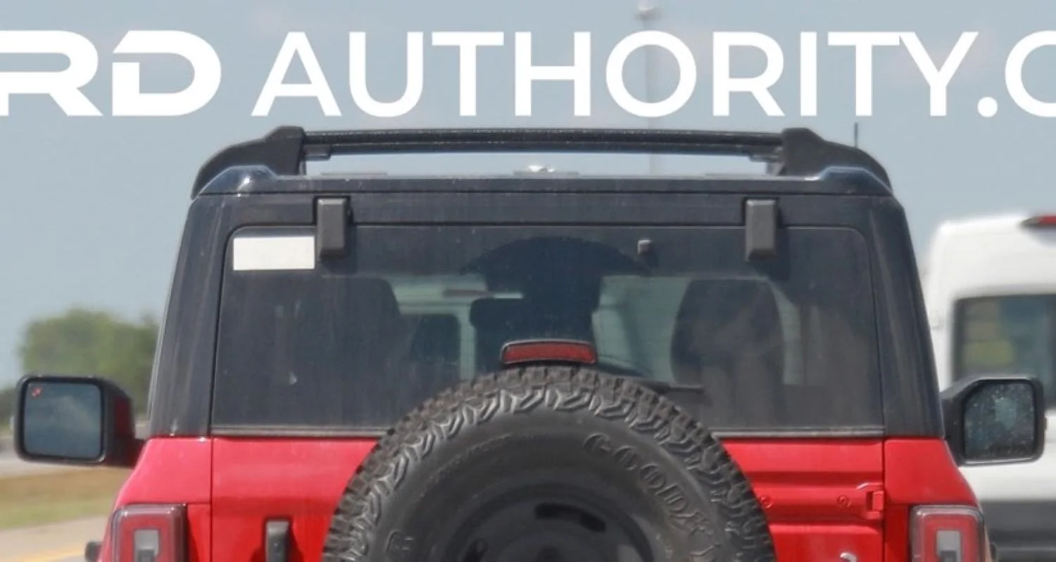 Ford Bronco 2023 MOD Top Close-Up Photos and Technical Review 2023-Ford-Bronco-Prototype-Spy-Shots-Heritage-Edition-Hot-Pepper-July-2022-Exterior-005