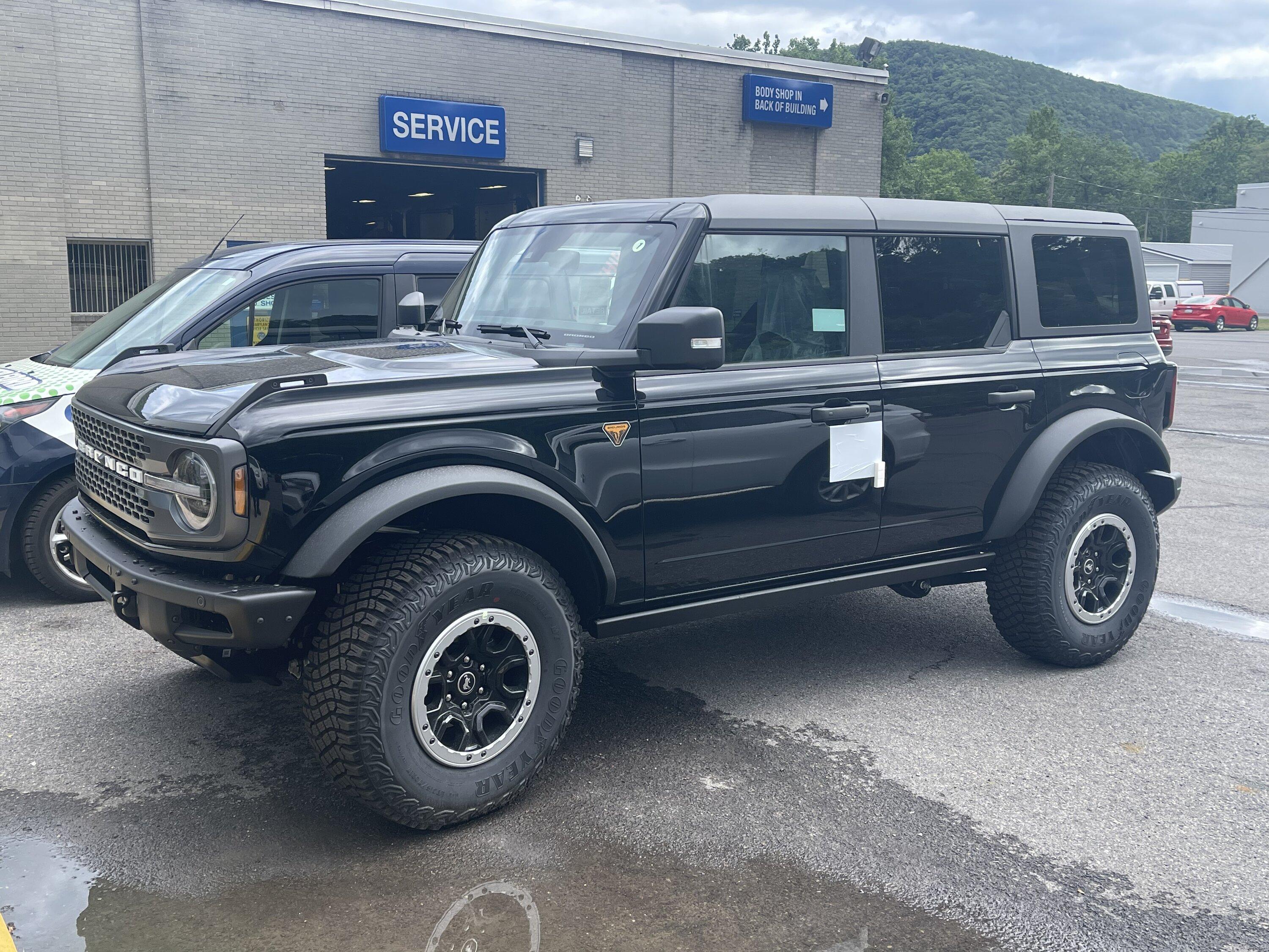Ford Bronco SHADOW BLACK Bronco Club DFF5CF10-940B-4082-959C-FDF4C6A8B129