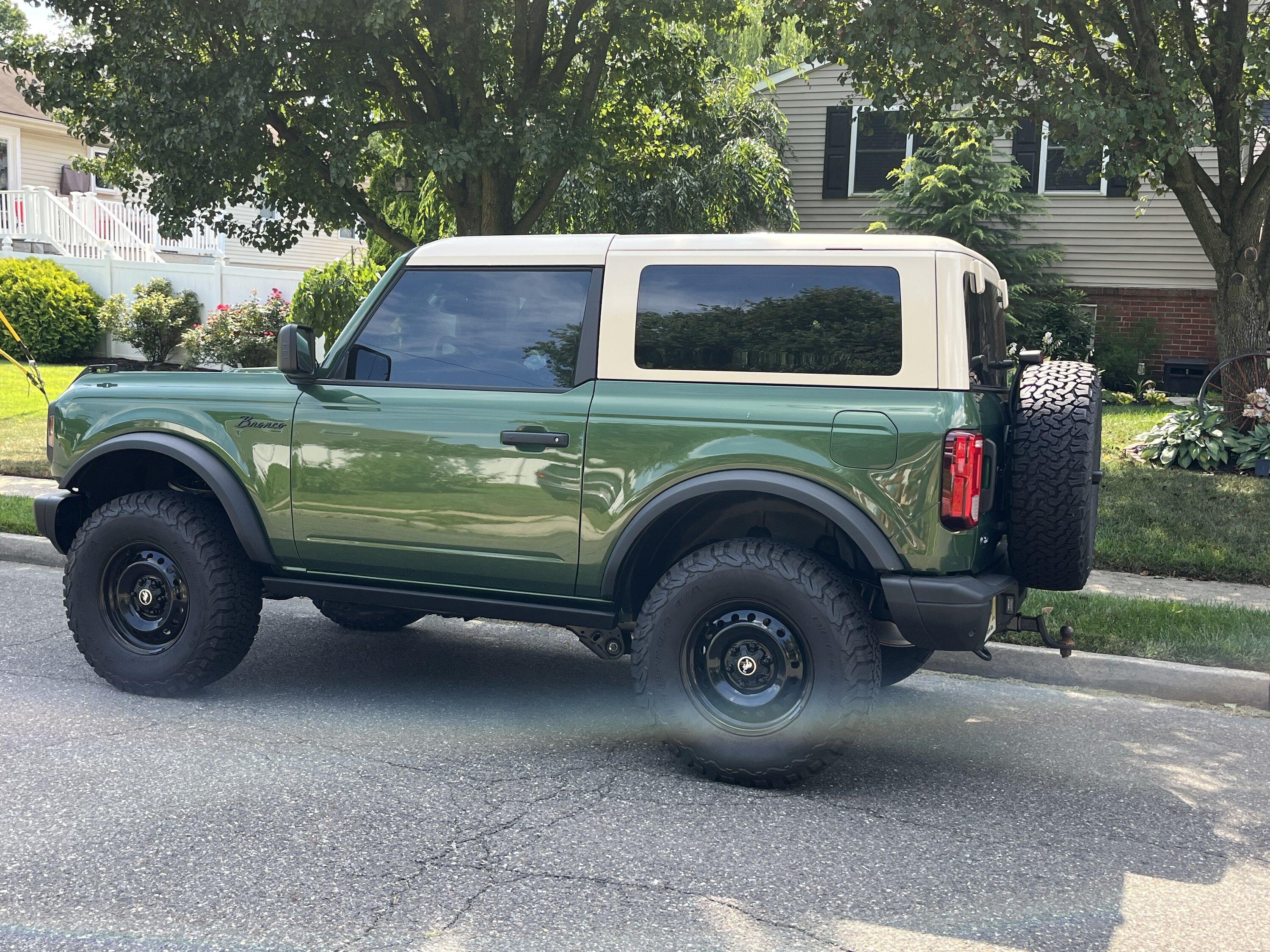 Ford Bronco White top. Why? E0B241E0-54A5-4907-AE50-A18AEFDD1AA5