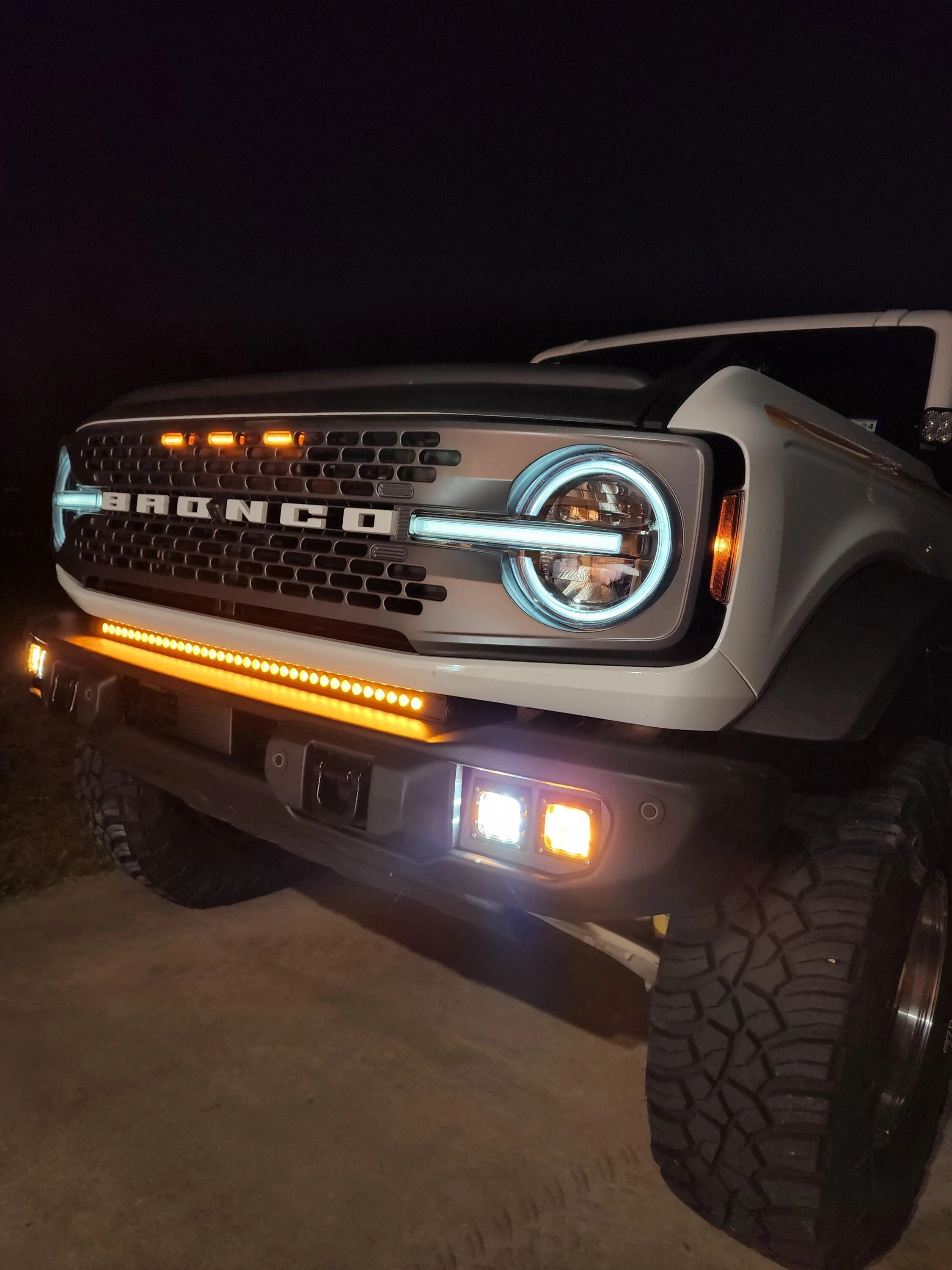 Ford Bronco 2022 Badlands w/ Capable Bumper - light setup so far 20220720_015449