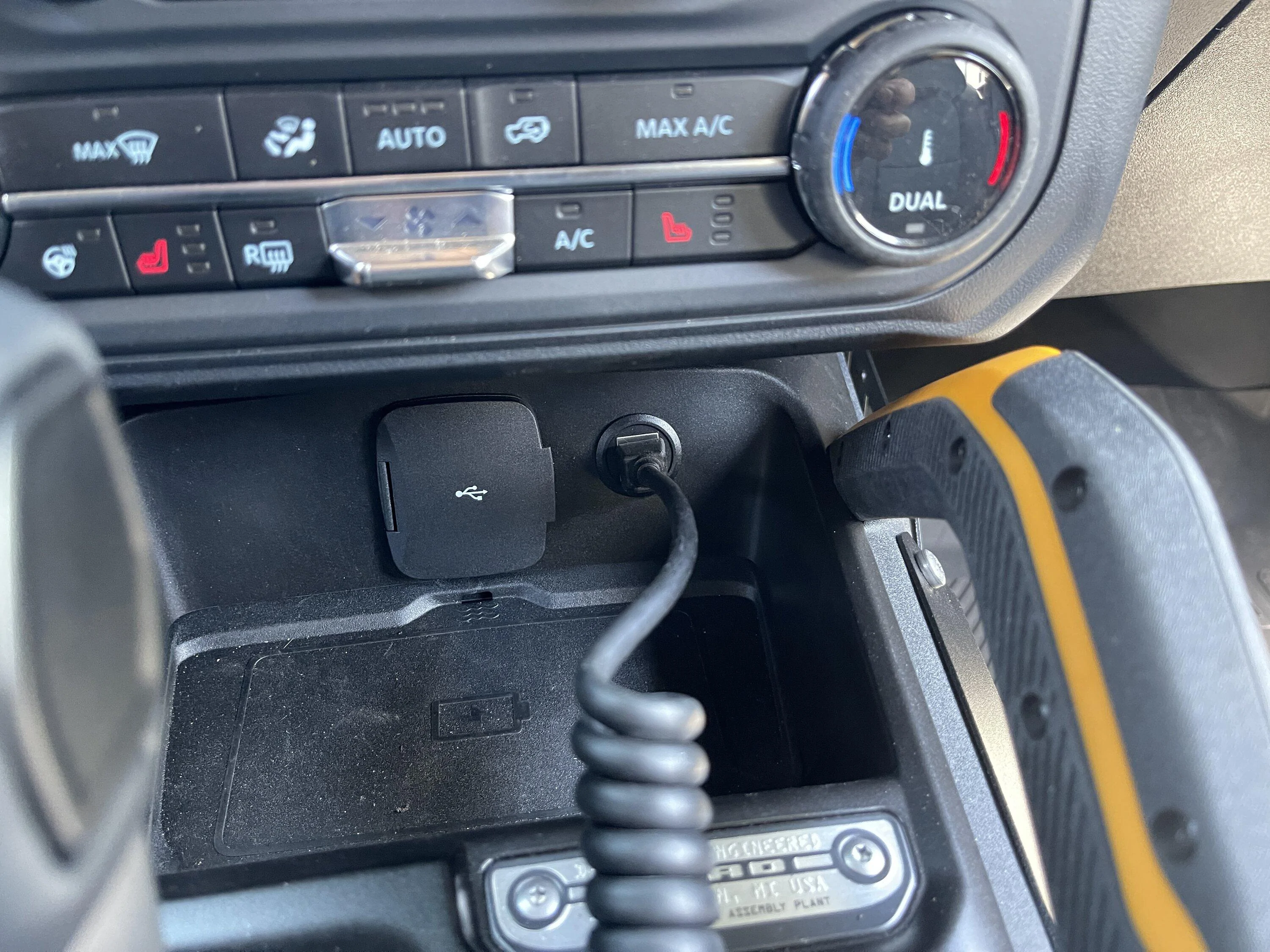 Ford Bronco Super Clean GMRS Radio Install! IMG_9518