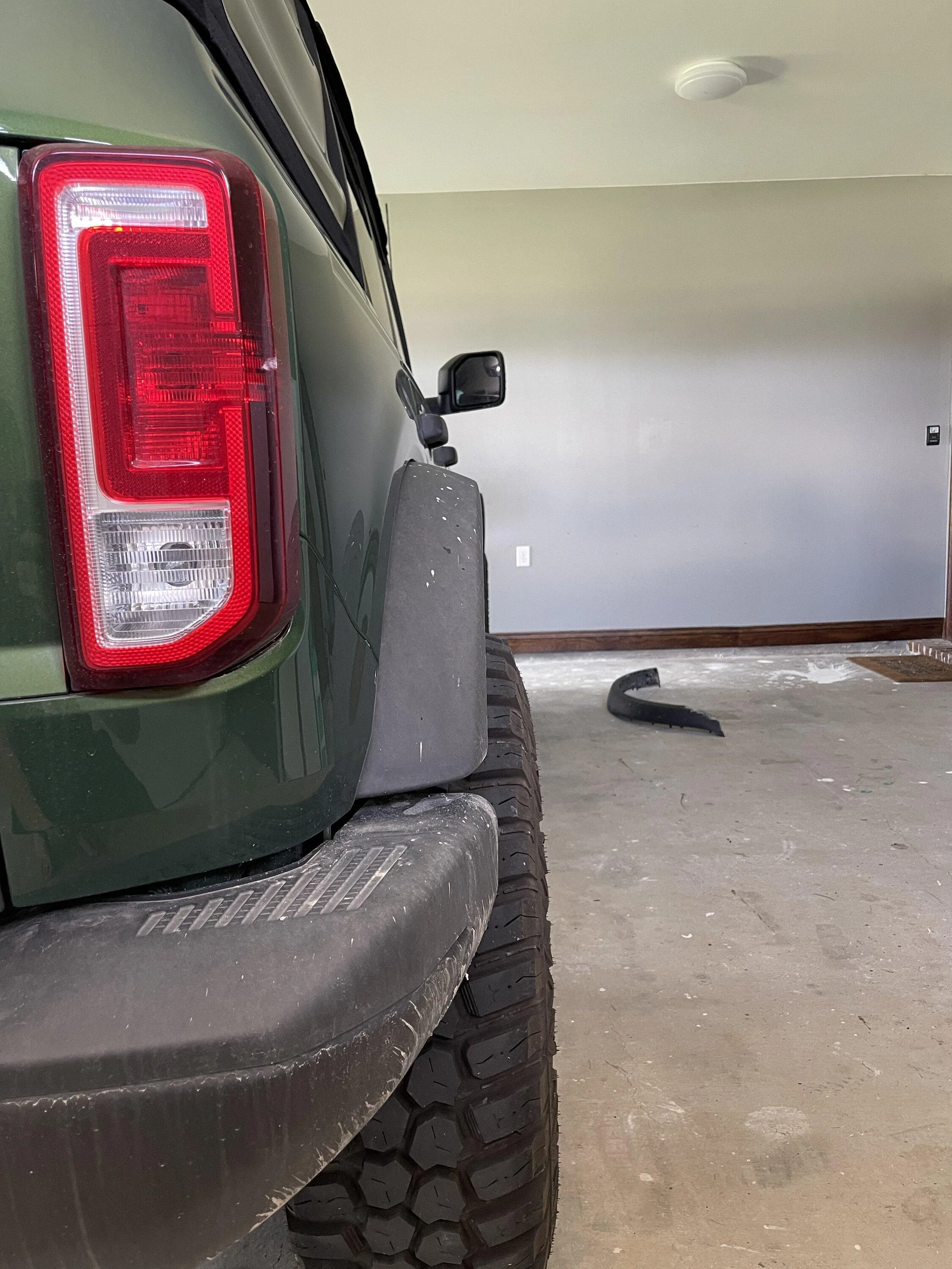 Ford Bronco Non-Sas swap to Sasquatch flares. Back-to-back comparison photos! 2A430A23-3864-4632-AEF2-A9E12D836DEF