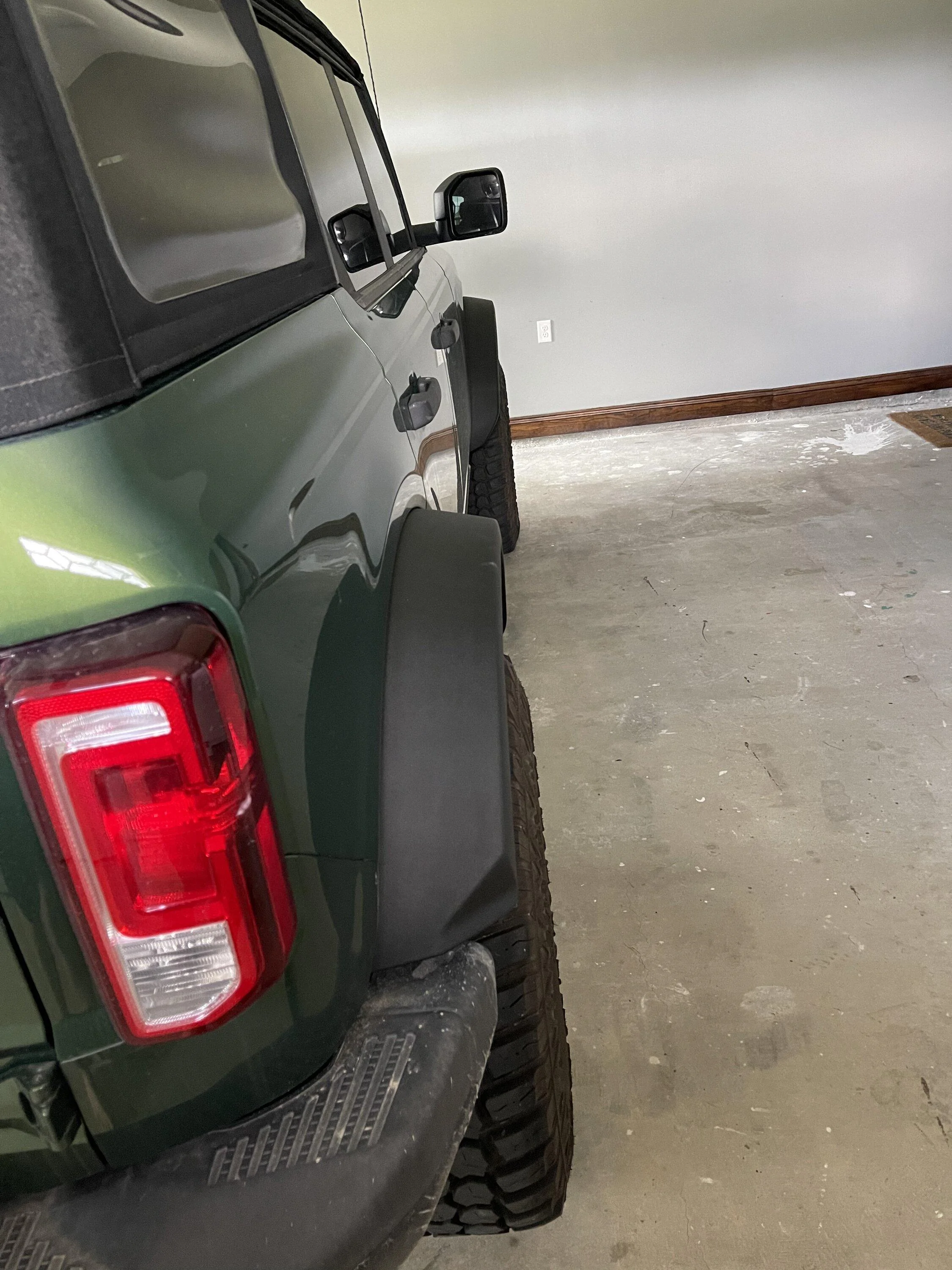 Ford Bronco Non-Sas swap to Sasquatch flares. Back-to-back comparison photos! AF92D91B-E04D-43D8-82E2-D090D9823B5D