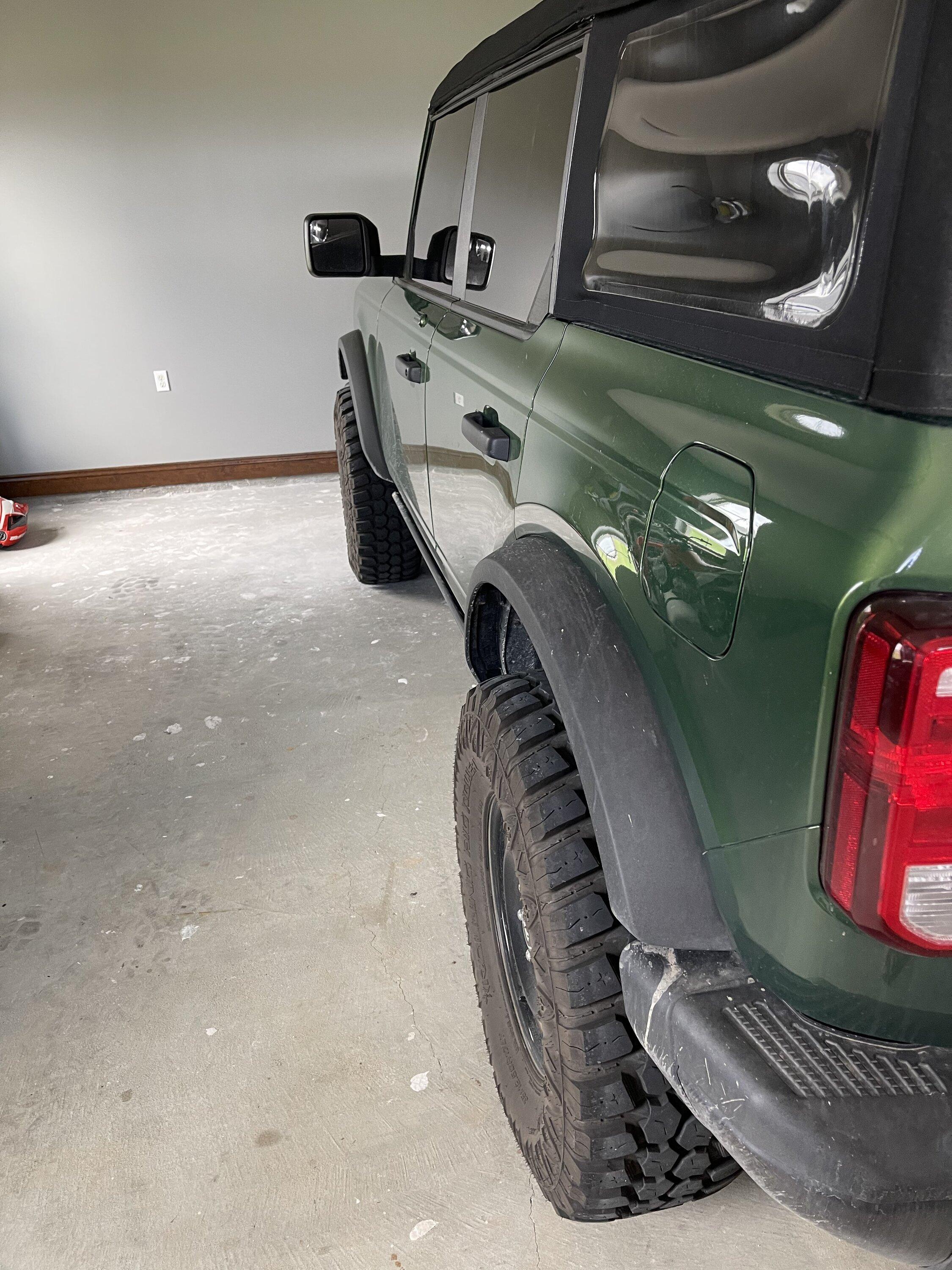 Ford Bronco Non-Sas swap to Sasquatch flares. Back-to-back comparison photos! F414706D-7342-4E6B-9C08-1F20108A3331