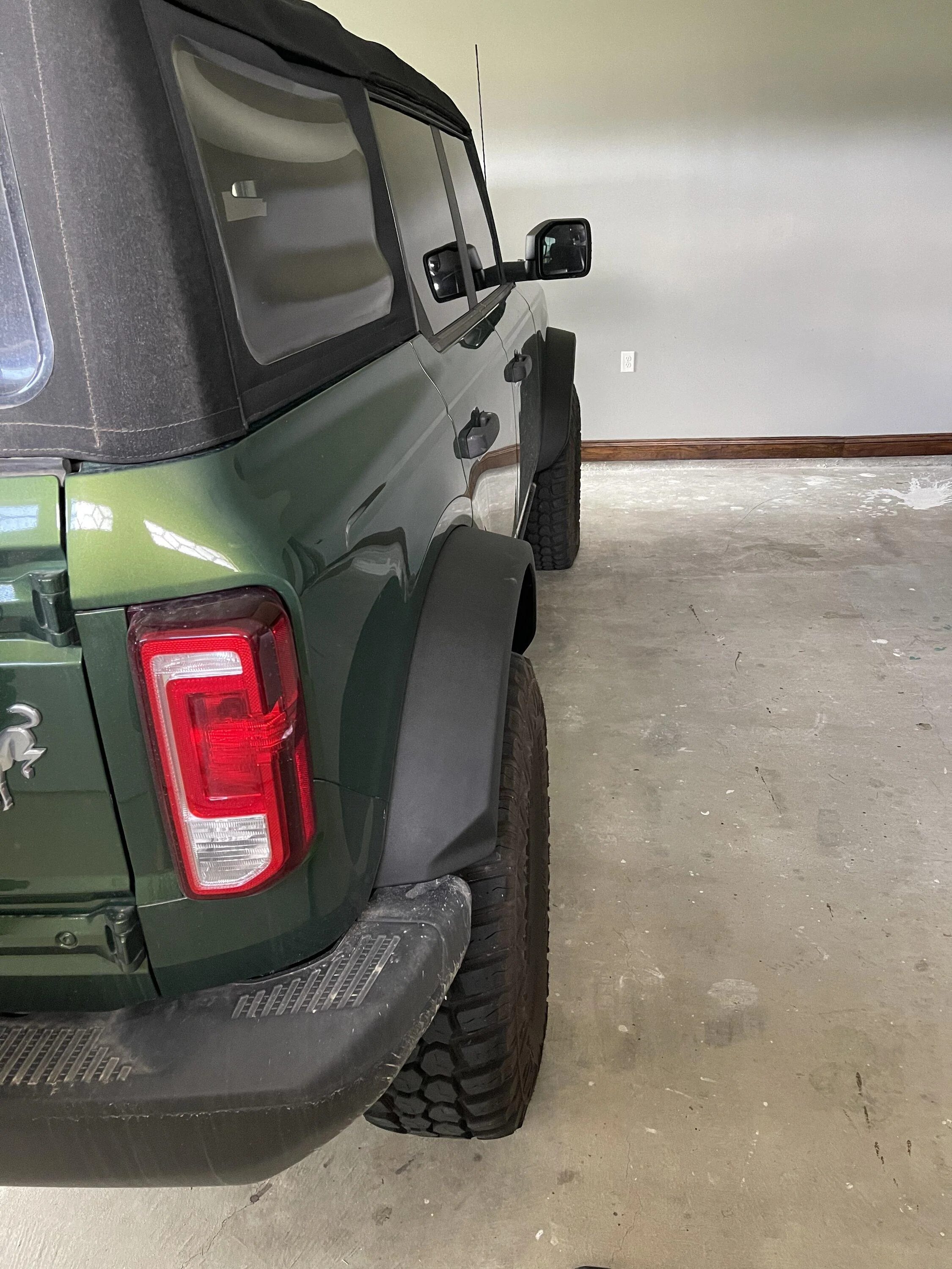 Ford Bronco Non-Sas swap to Sasquatch flares. Back-to-back comparison photos! 526048AD-CF21-48DD-B2A1-A55204C4B631