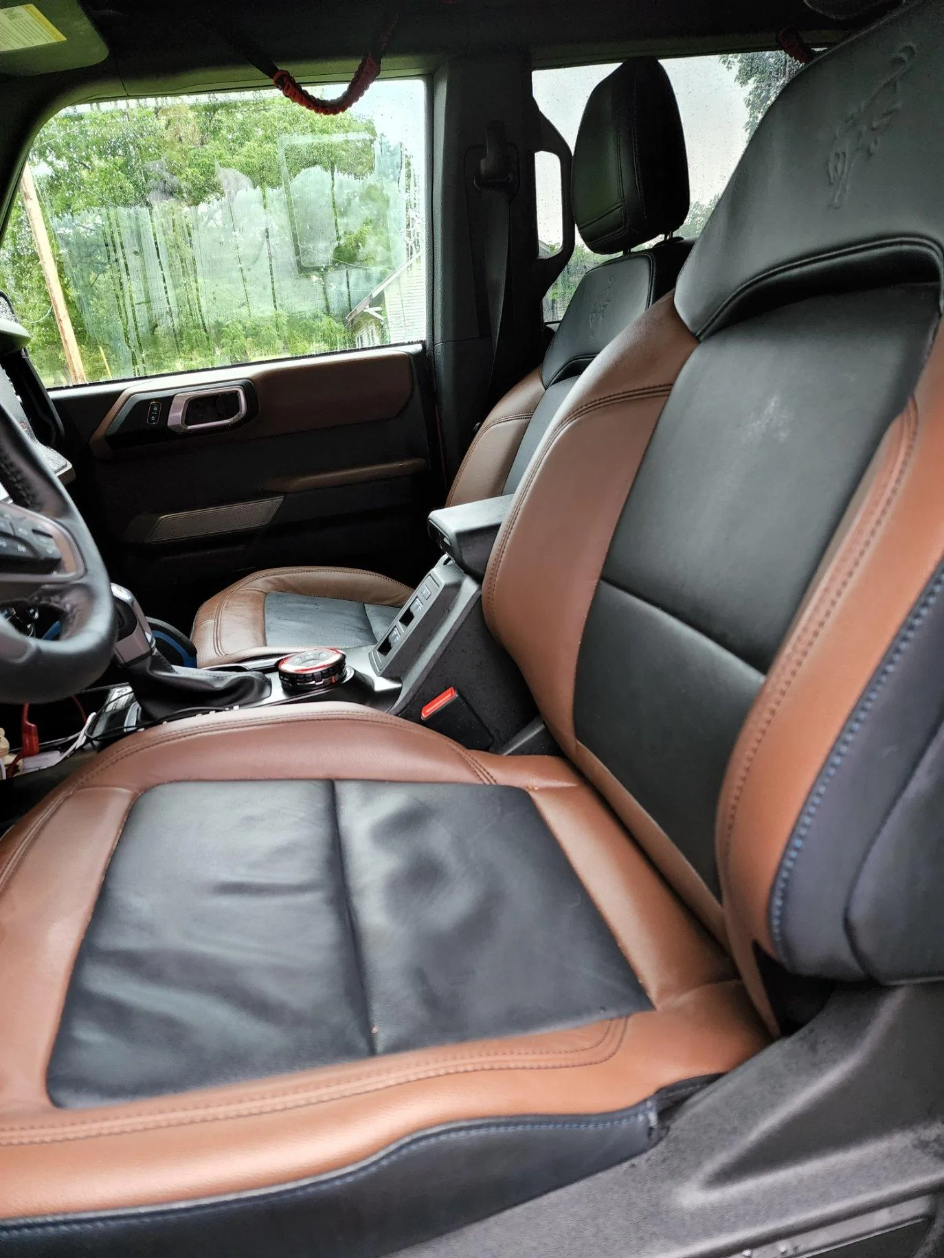 Ford Bronco Leather seats and water / rain 00320638-4778-4D5A-97B9-17694B23D210