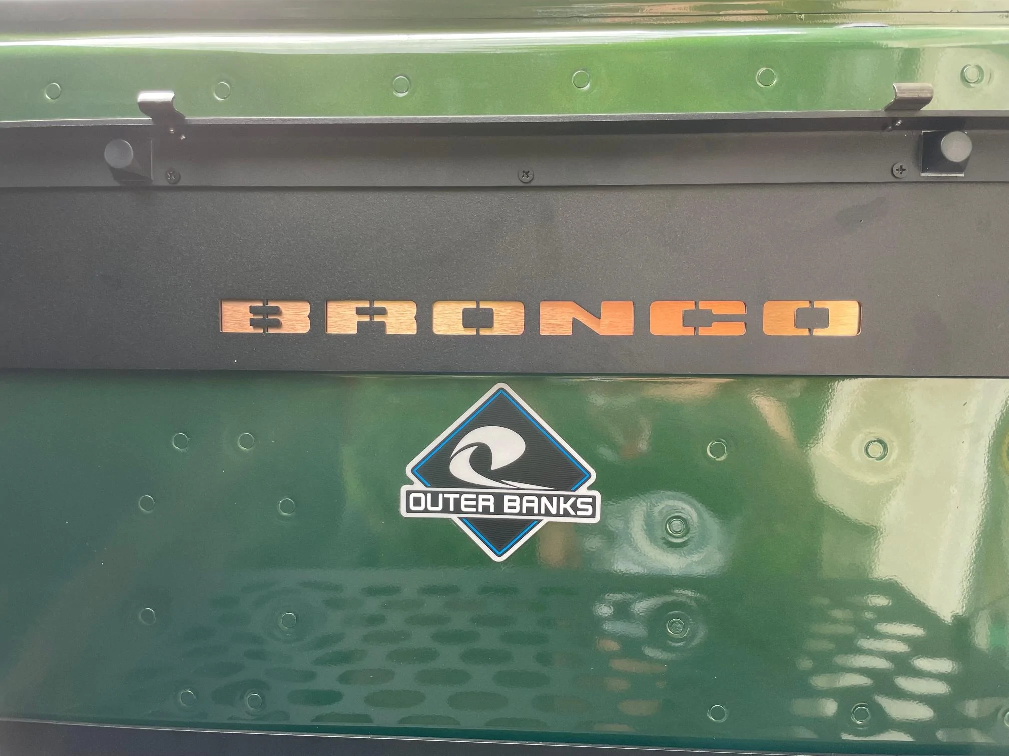 Ford Bronco Tailgate table and Diabolical slipstream installation 1272A288-D981-486C-89B0-B0415A1443C3