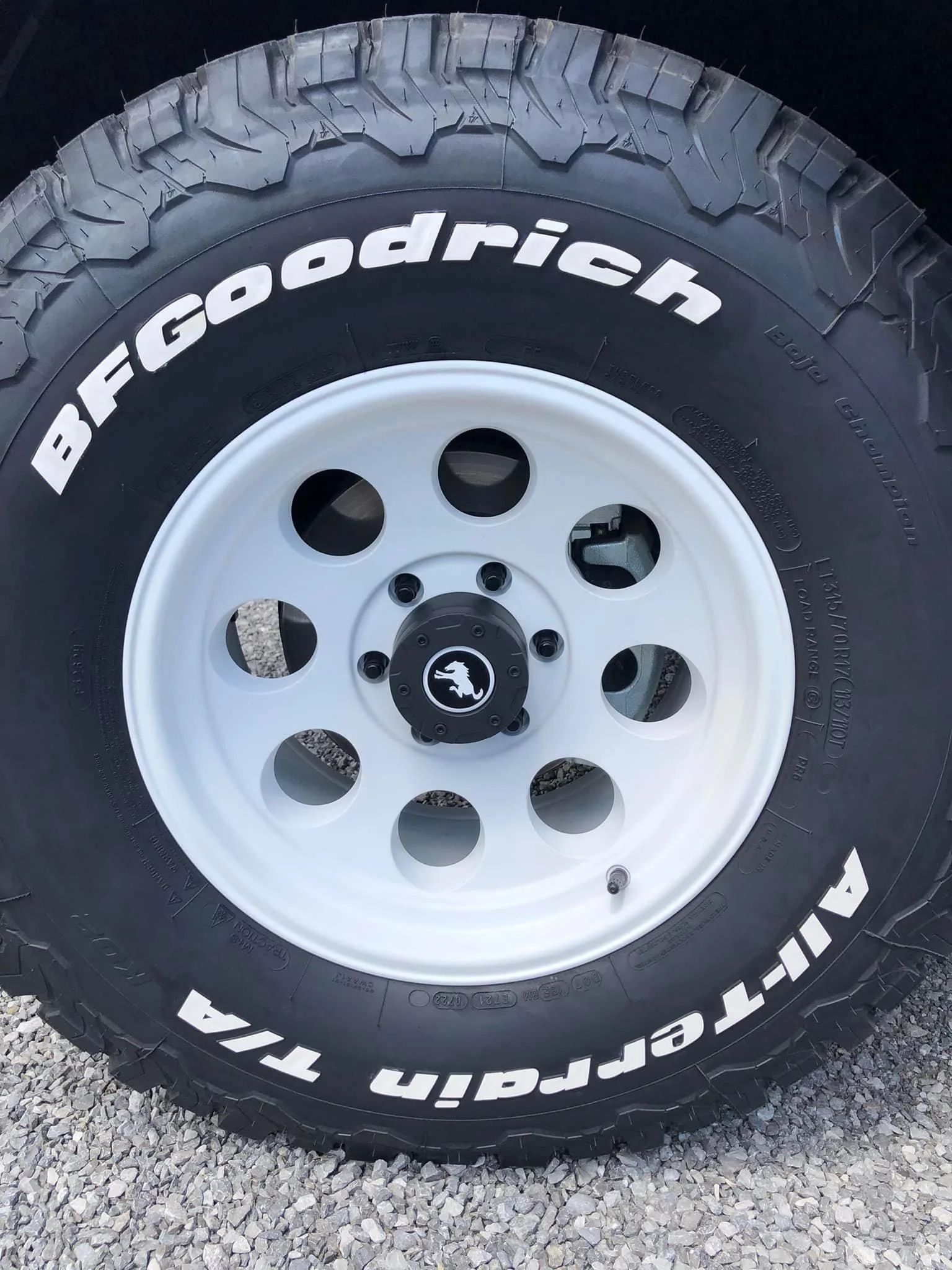Ford Bronco Show us your installed wheel / tire upgrades here! (Pics) CETNRE CAPS