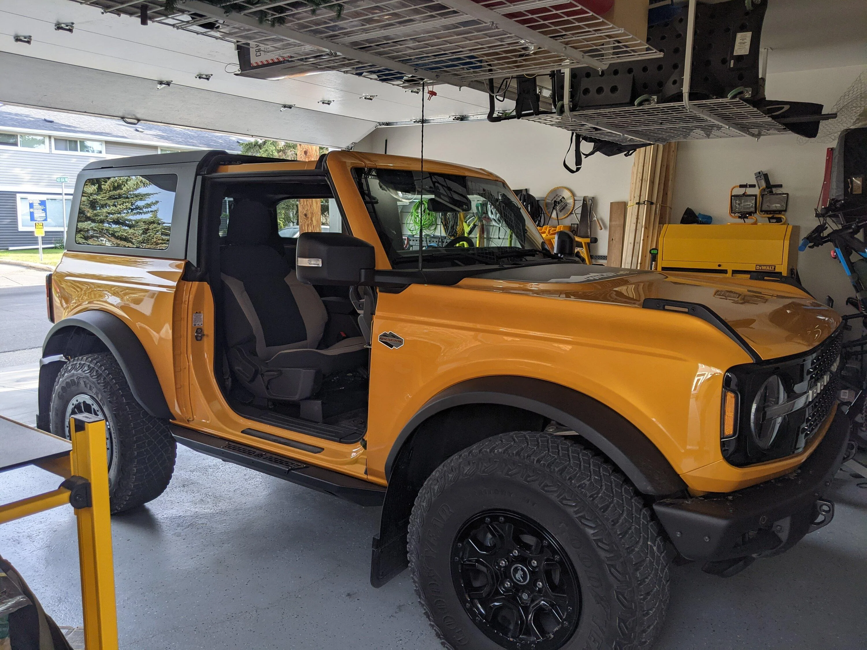 Ford Bronco Driving with the clamshell only PXL_20220725_005029984