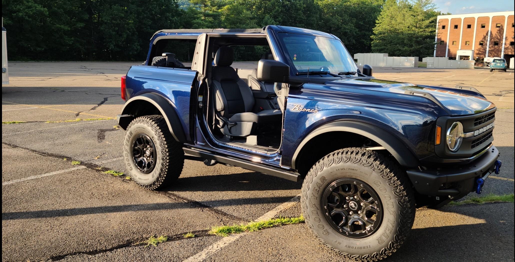 Ford Bronco Bronco Team 2 door. Screenshot_20220725-192658_Photos
