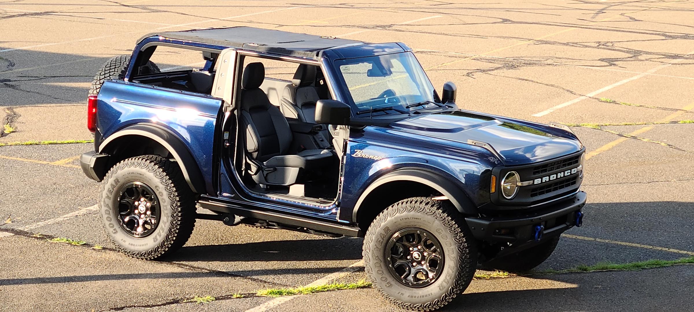 Ford Bronco Bronco Team 2 door. Screenshot_20220725-192744_Photos