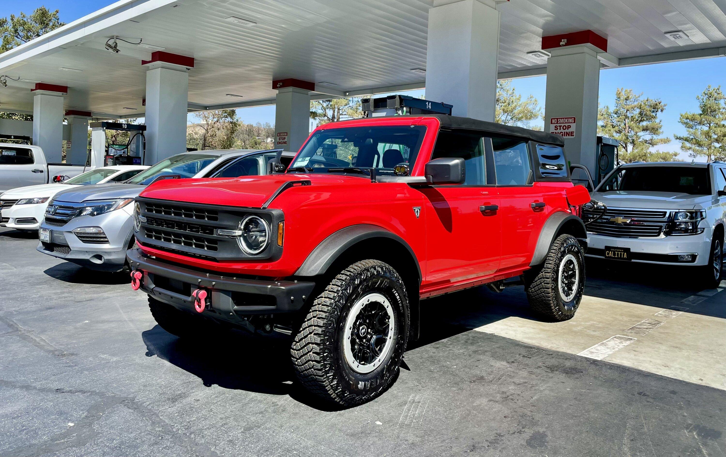 Ford Bronco RACE RED Bronco Club 316B2BD4-6EB3-4CF8-A0B4-770B97A3DB44