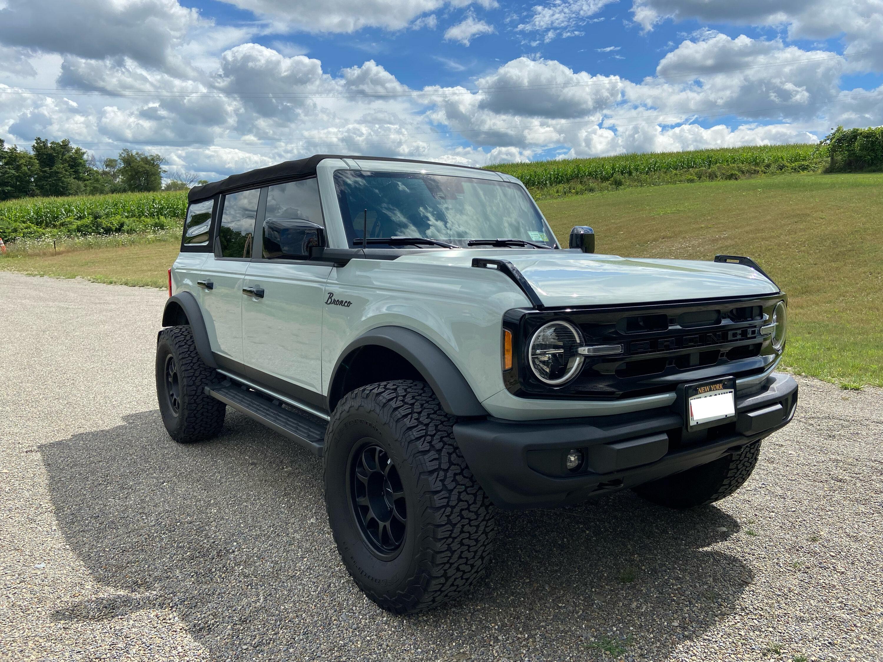 Ford Bronco Painted BB Grille / Gloss black covers 2678026A-E89D-4D99-8719-E9B2AE9C5259