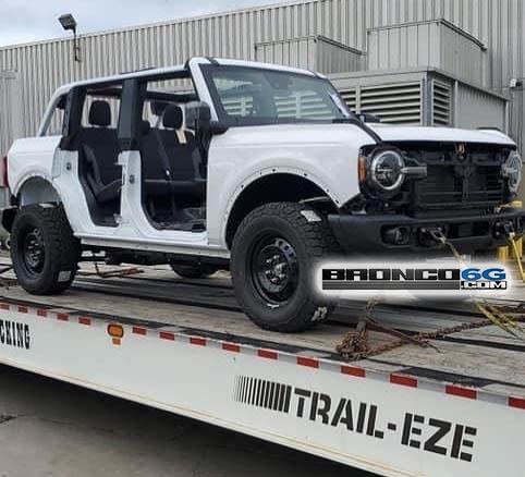 Ford Bronco Spotted: White 2021 Bronco with fender flares removed 2021 Bronco fender flares removed - no fenders flares with trailer