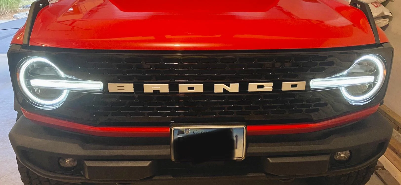 Ford Bronco Amazon white gloss grill B7E8AA12-716E-4E46-A2E6-F2D5AA34E7CE