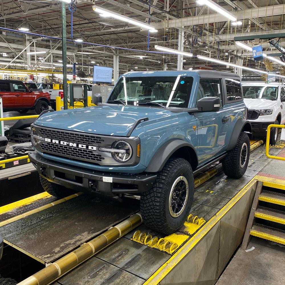 Ford Bronco 8cam's 2-door Badlands image (1)