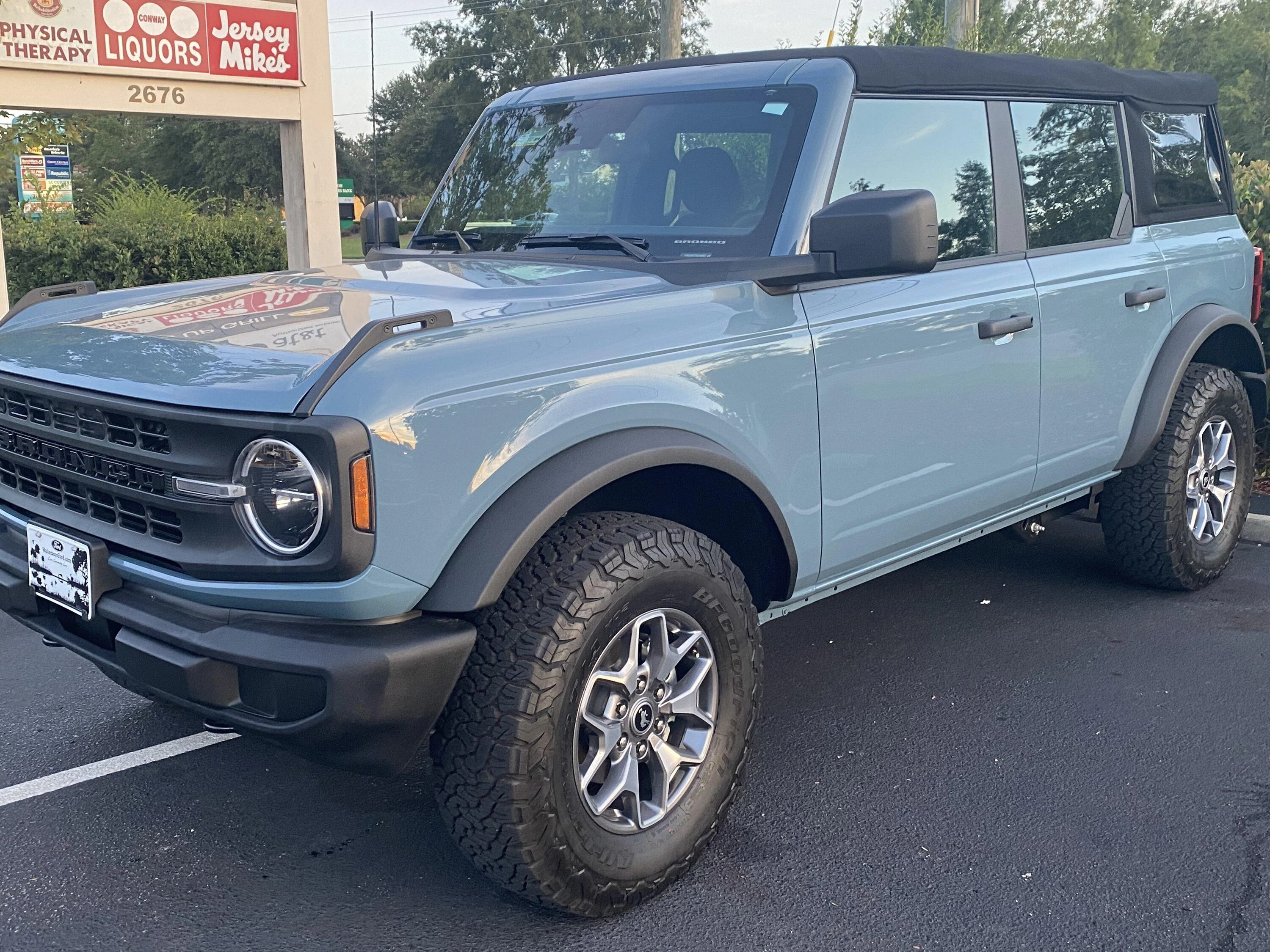 Ford Bronco New 2022 Bronco base 2.7 $47,950 72E76A97-1362-4AAE-A8F3-E12A613E1F7E