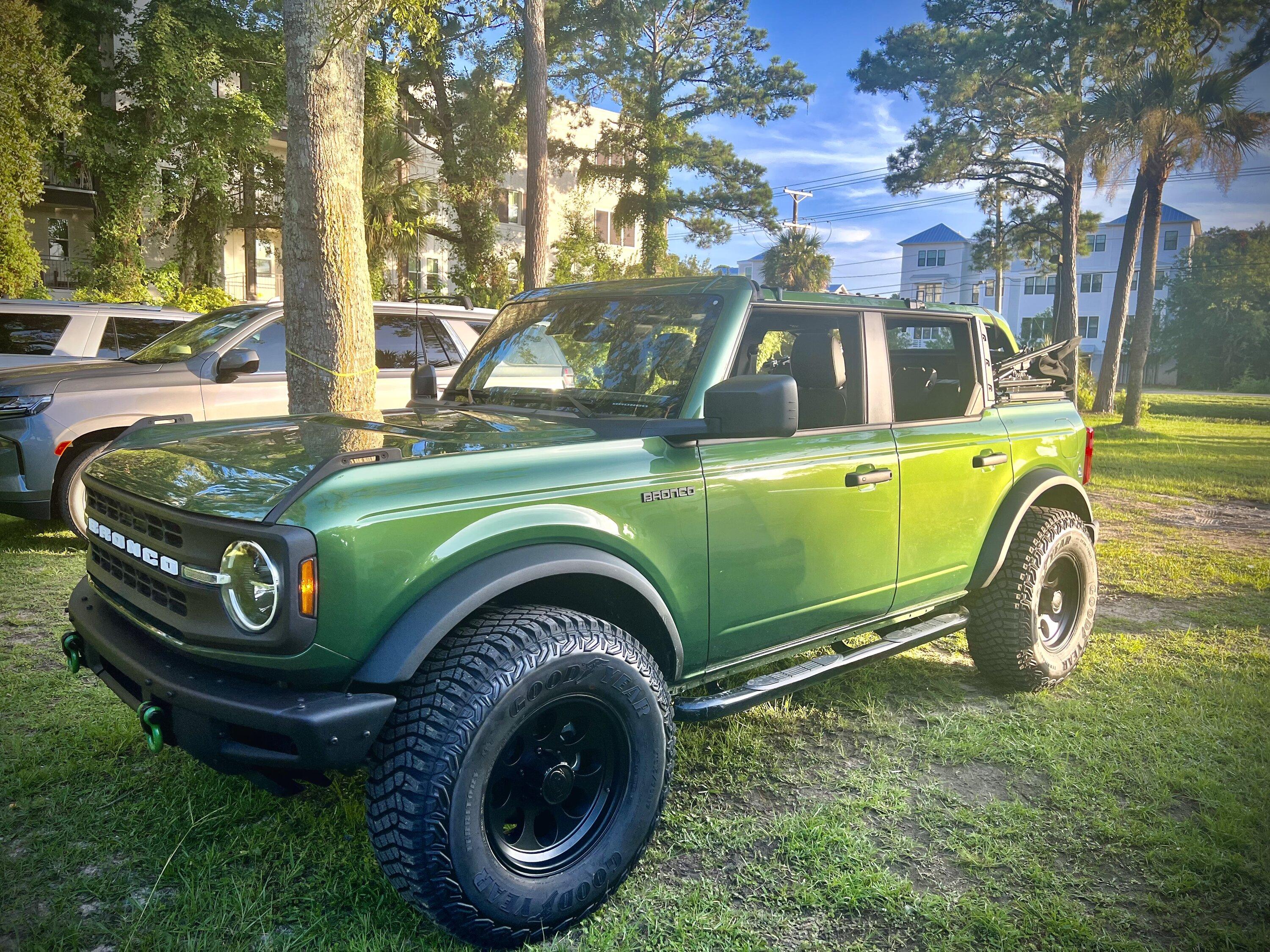 Ford Bronco ERUPTION GREEN Bronco Club 3BB8D72A-267B-4E1A-BE78-8119303DB0D5