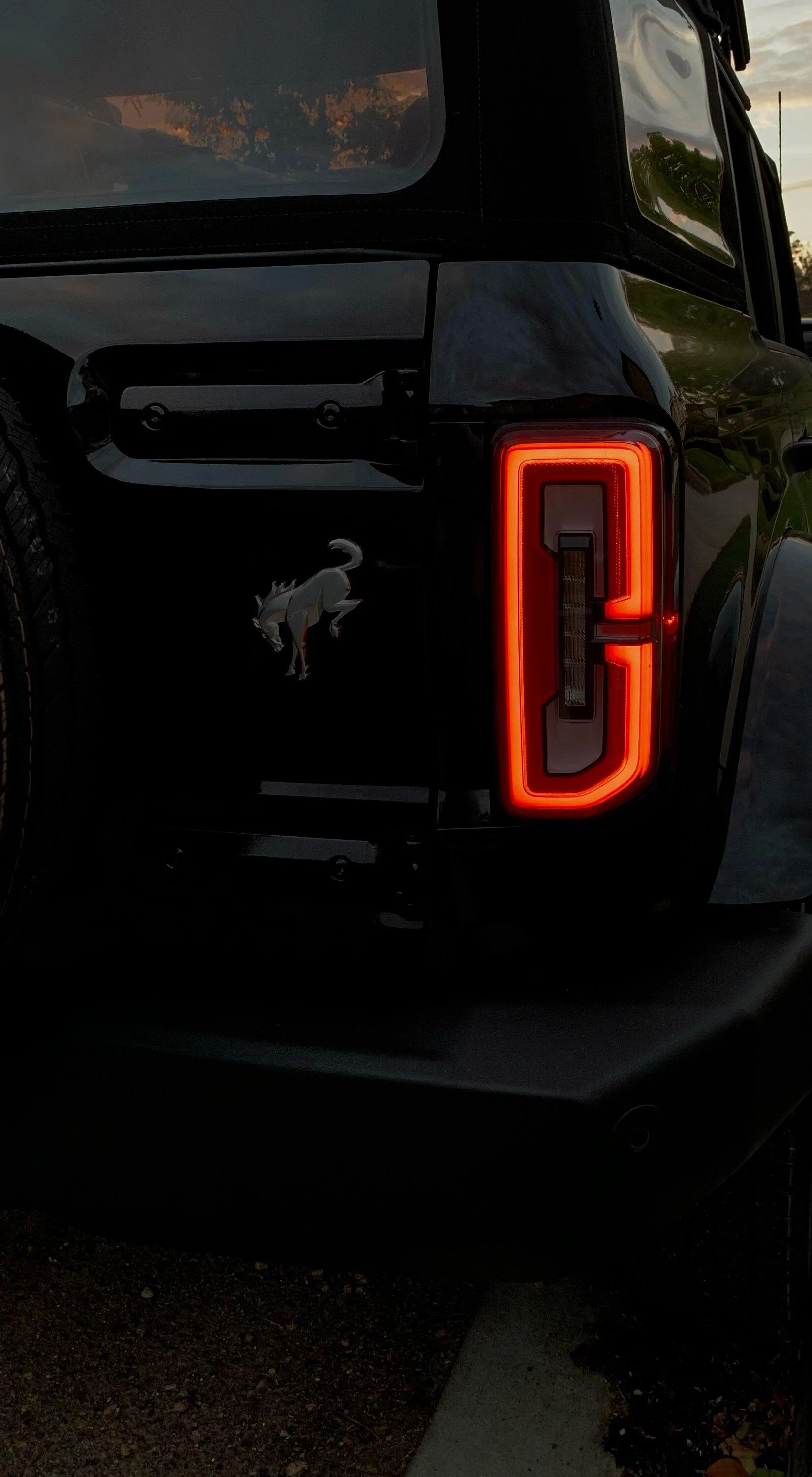 Ford Bronco SHADOW BLACK Bronco Club CB7EBD4A-223B-457C-AC07-38F8B409738F