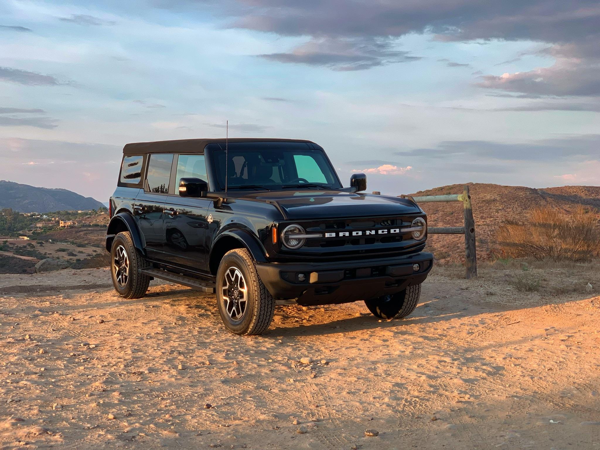Ford Bronco SHADOW BLACK Bronco Club 9B05AA5A-0253-48C4-AC9D-FC3949997036