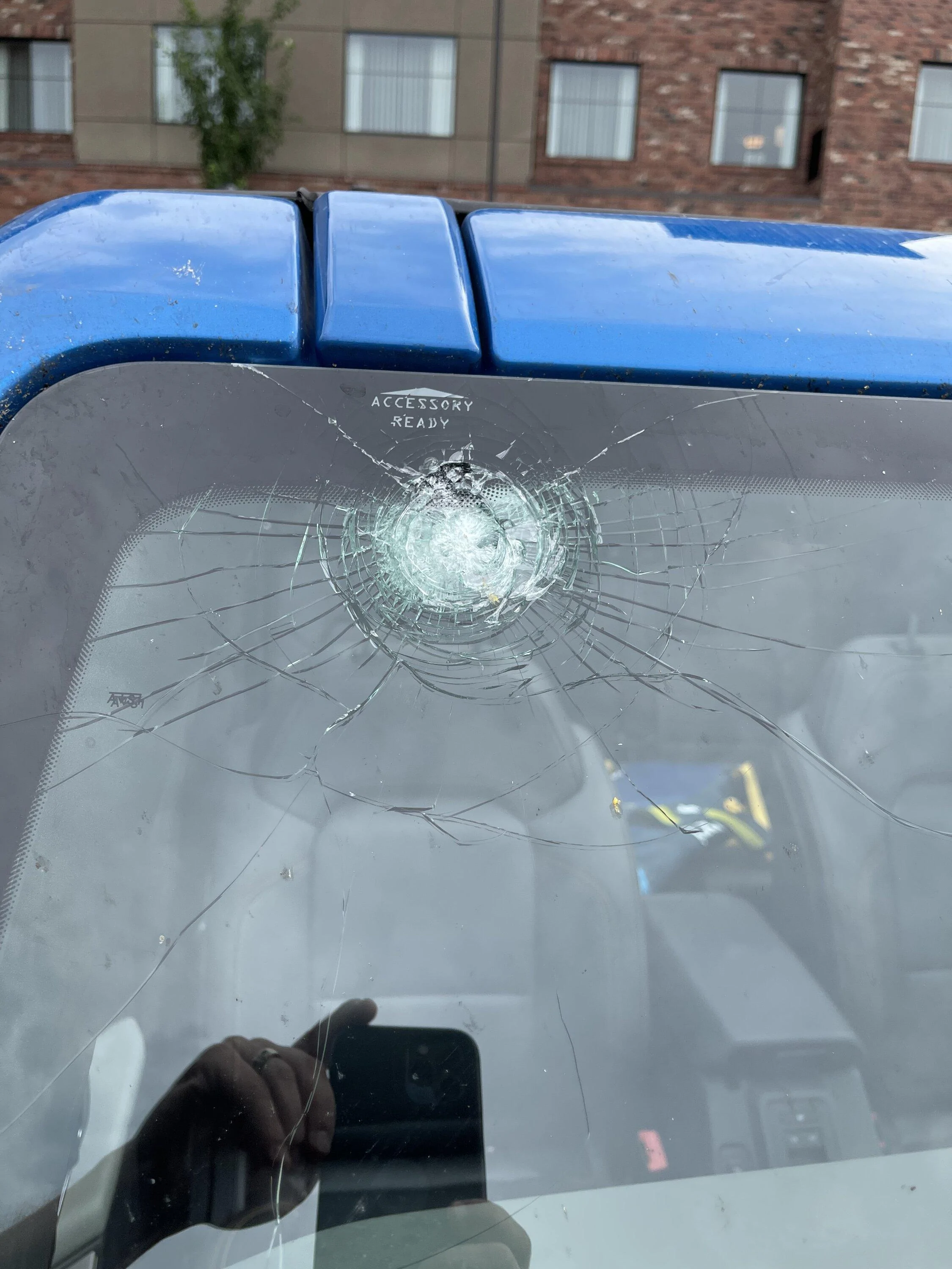 Ford Bronco Windshield Shattered DFB88F4D-9B8A-43DE-AD42-3FB437CB3192