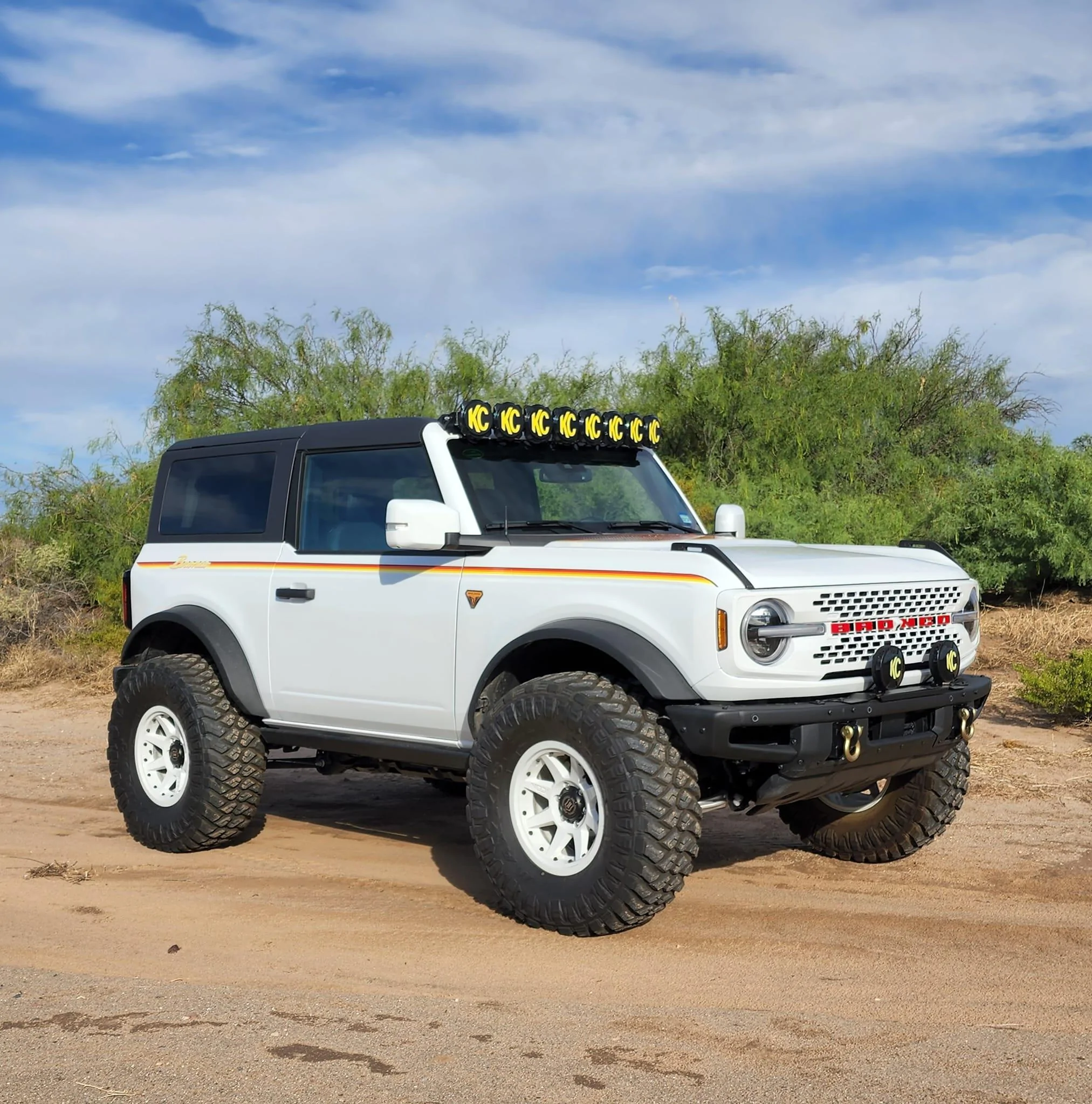 Ford Bronco Old school wheels options 293828333_10224821305454165_7132641518615274590_n