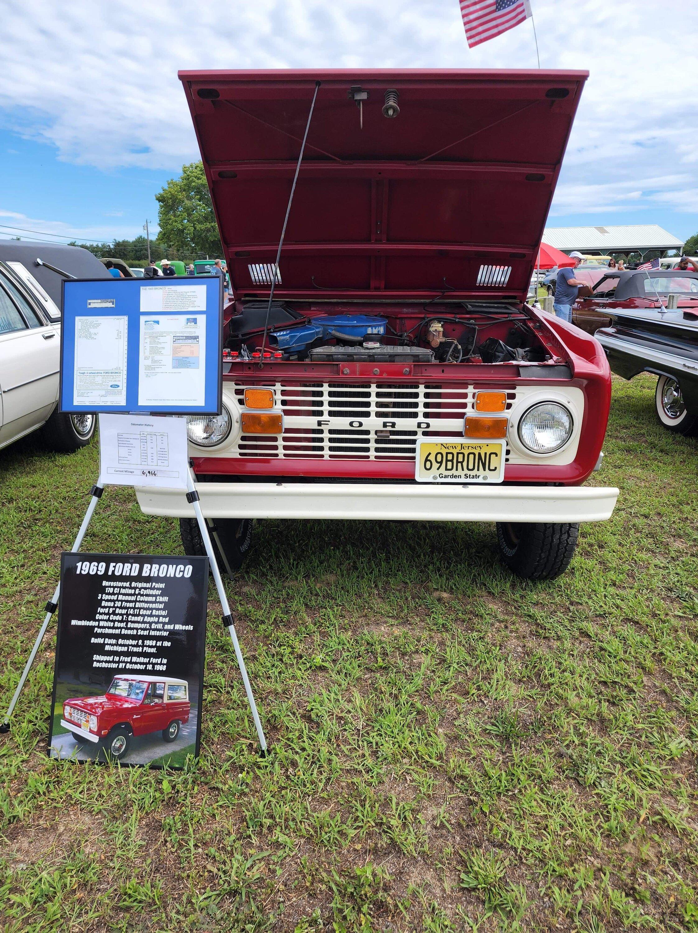 Ford Bronco 69 and 22 side by side CA9D0D4B-6B18-4710-8F9E-82B7105BE405