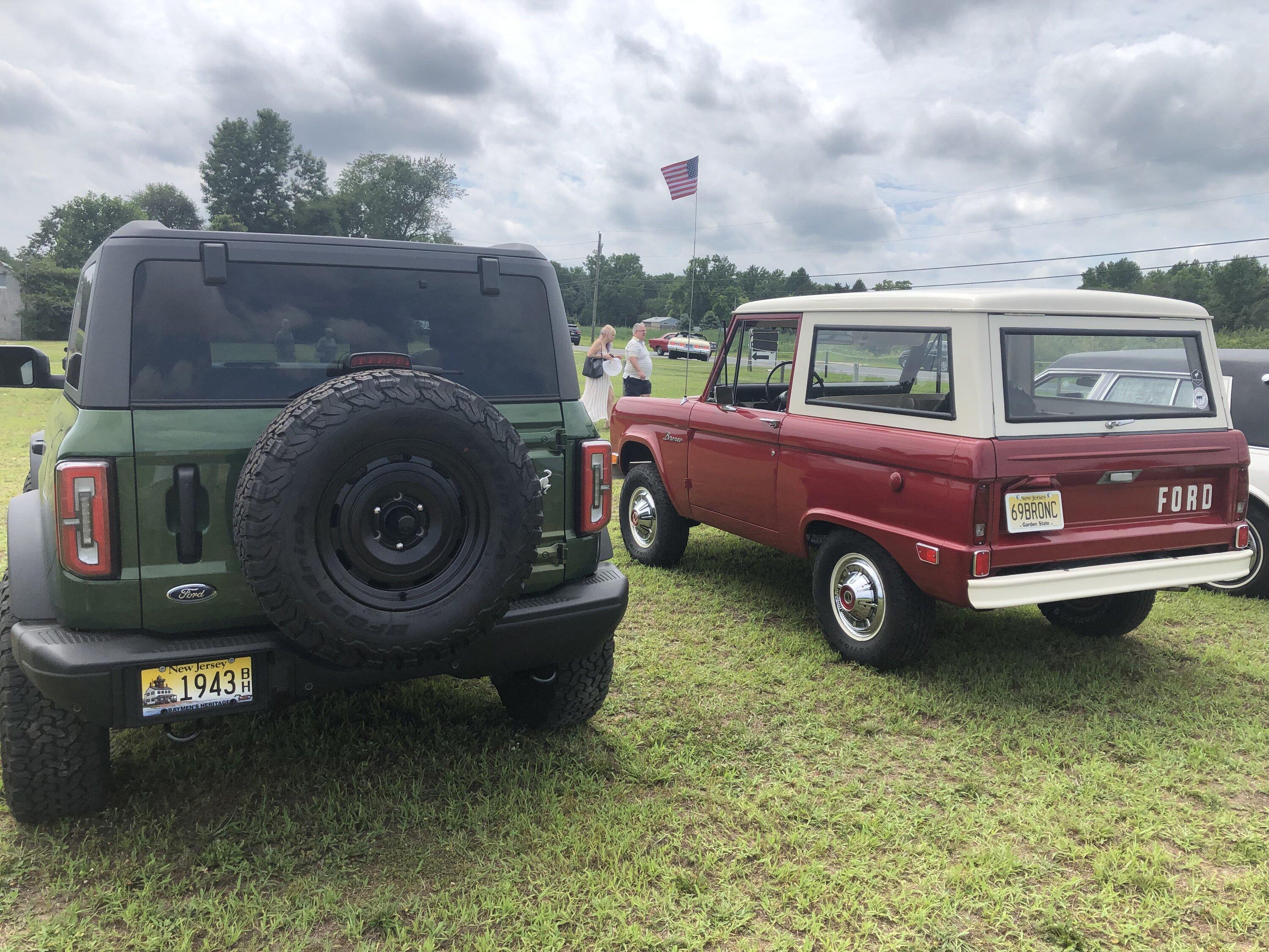 Ford Bronco 69 and 22 side by side D64A46AC-C00F-4830-9634-3BB2A31DEF97