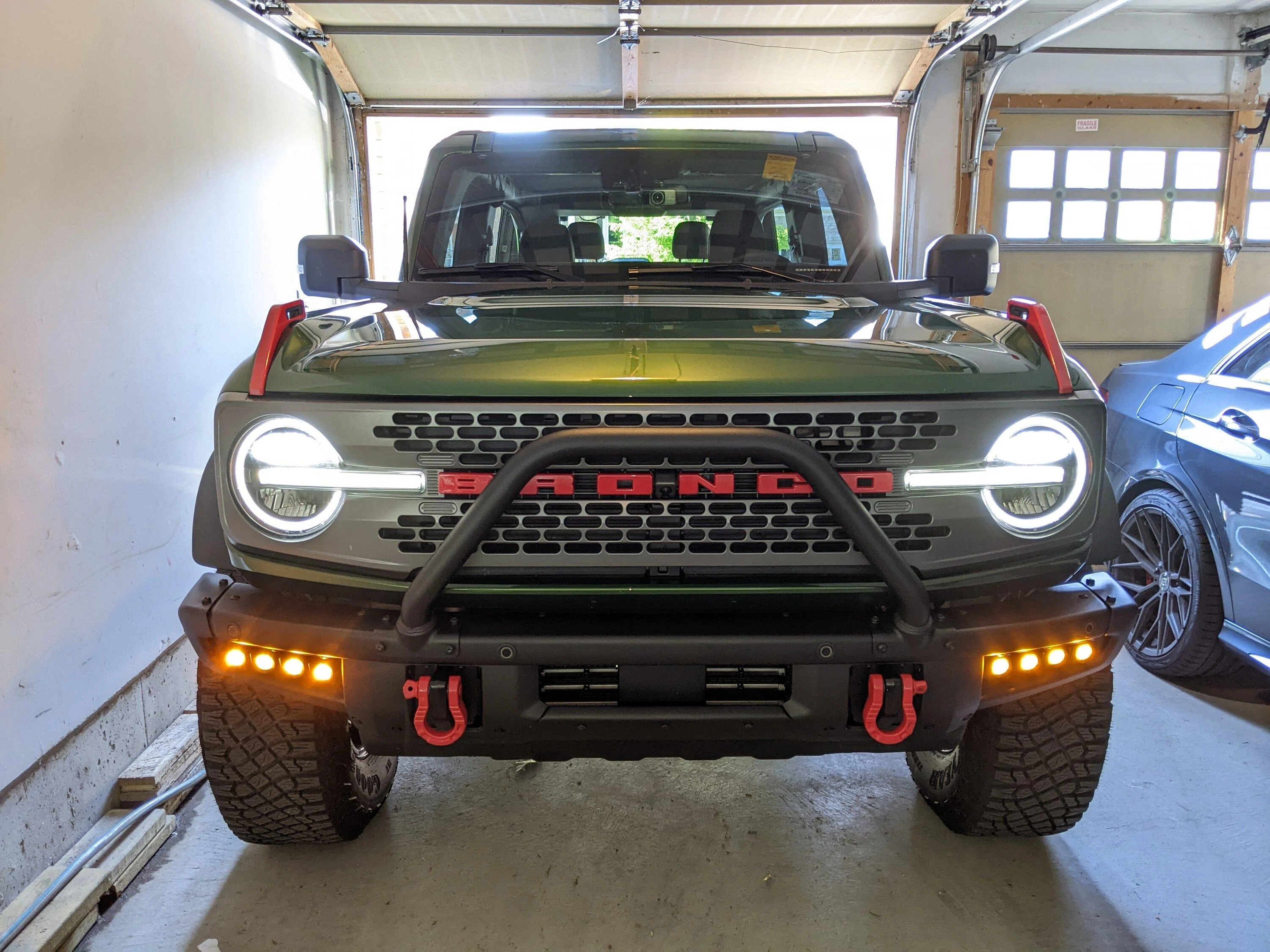 Ford Bronco ERUPTION GREEN Bronco Club front1