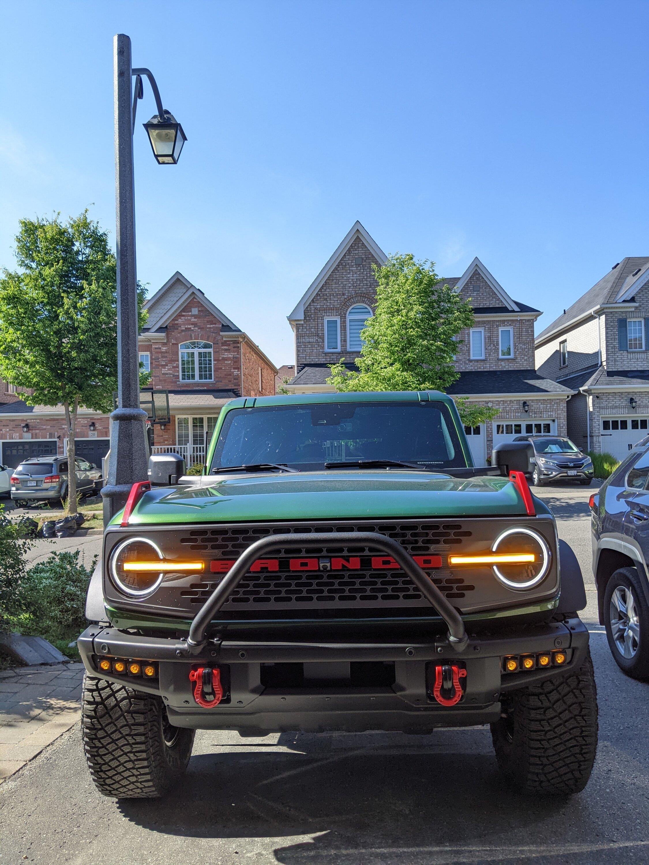 Ford Bronco ERUPTION GREEN Bronco Club front2