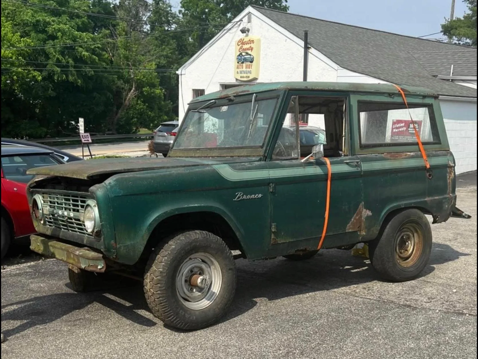 Ford Bronco 69 and 22 side by side 6D6906D0-5C74-4DEA-9EA5-BB9102993A3F