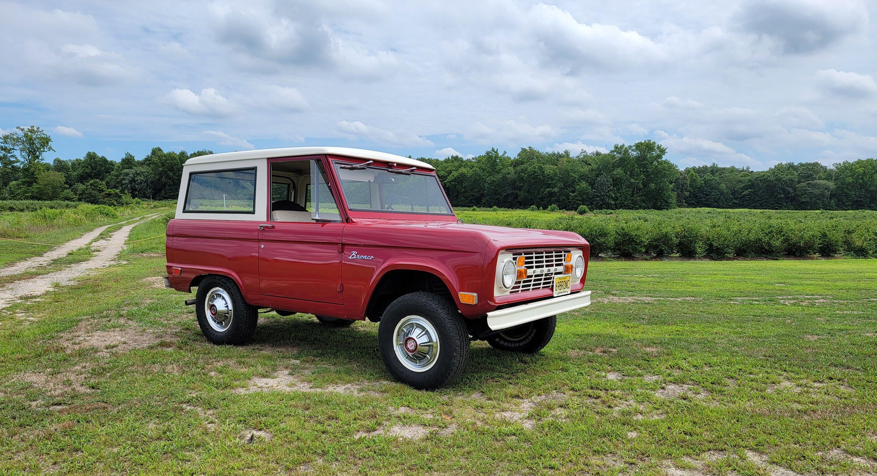 Ford Bronco 69 and 22 side by side 20220806_133455